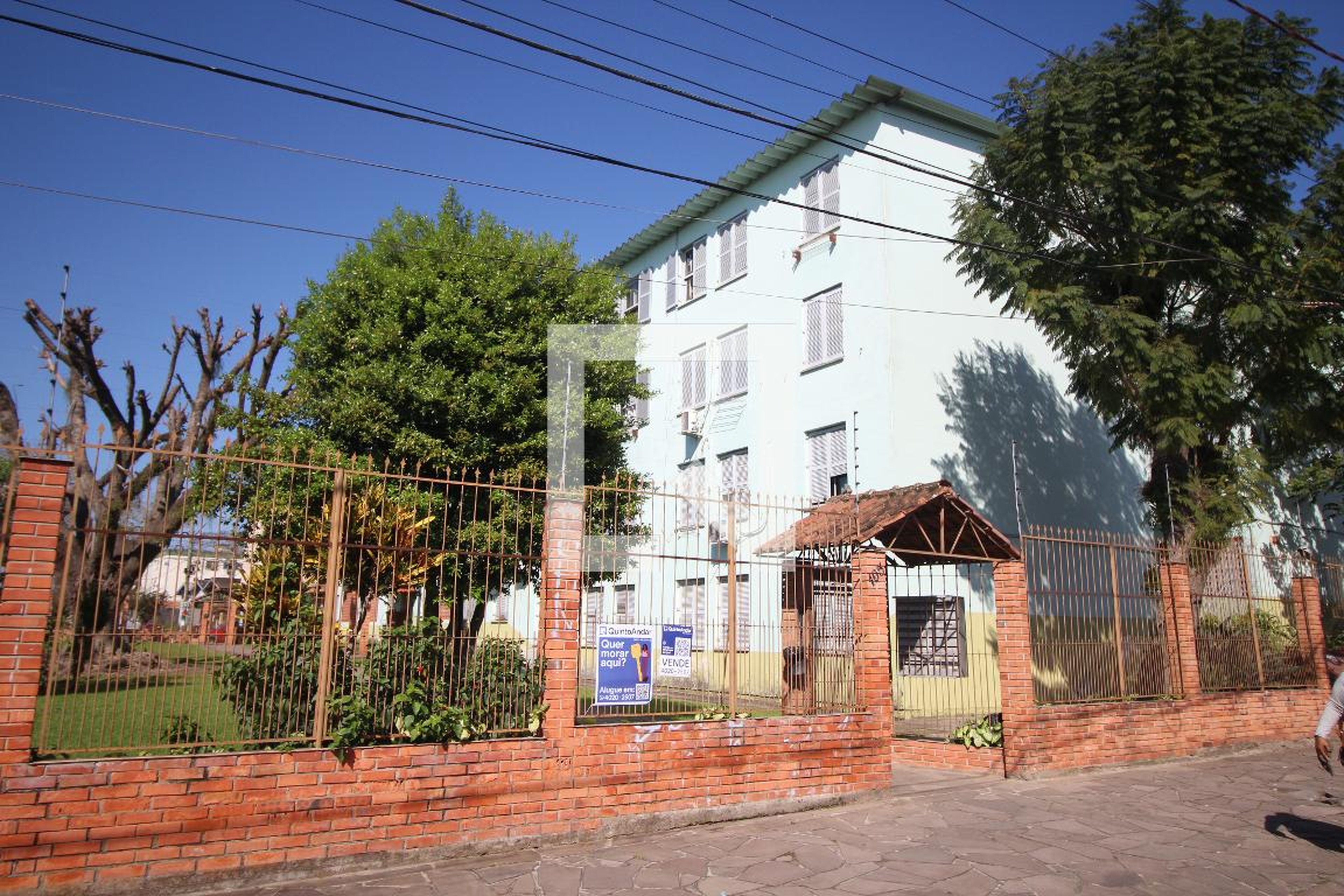Fachada Condomínio em Rua Luís César Leal, 105