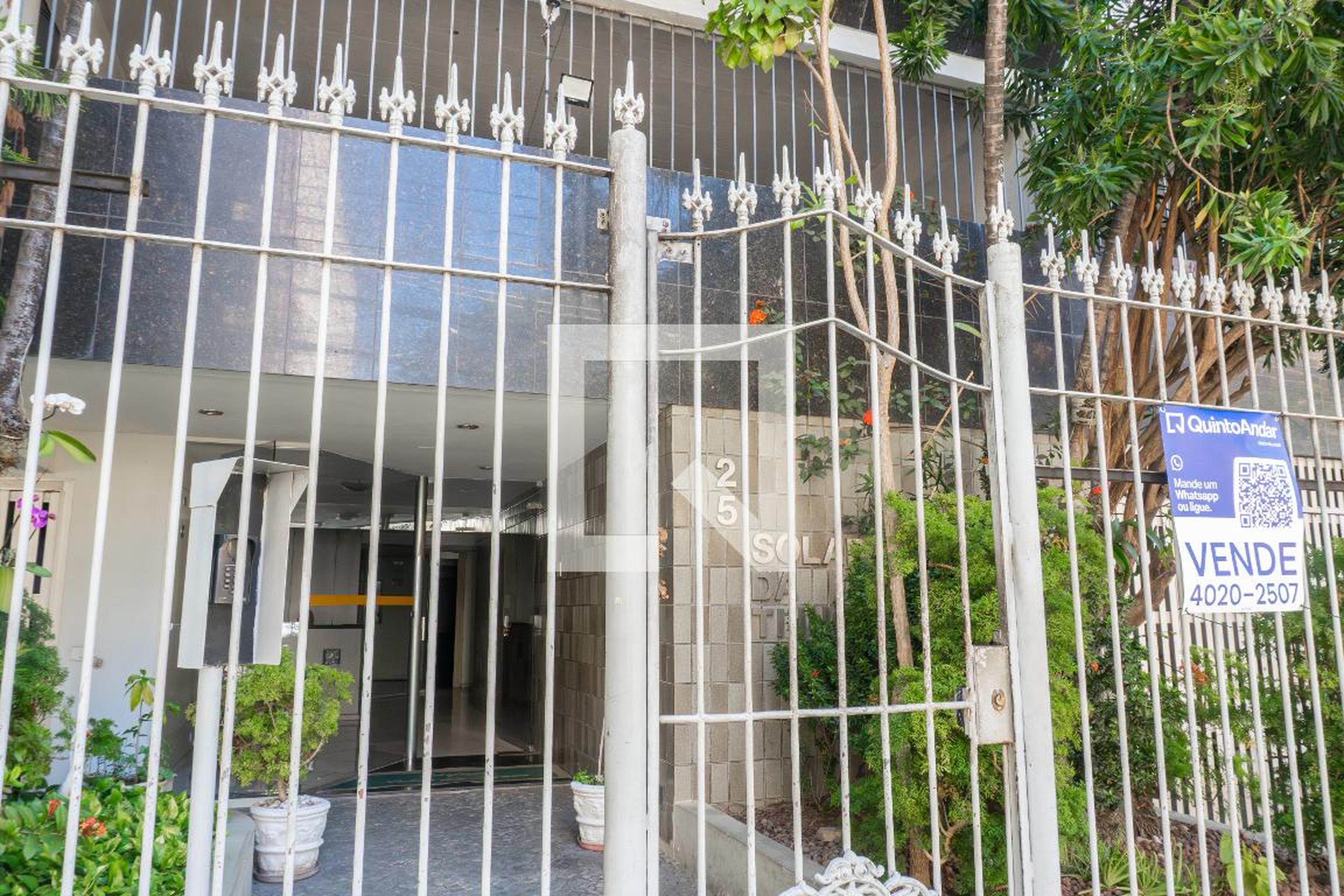 Fachada Condomínio em Rua Professor Gabizo, 25