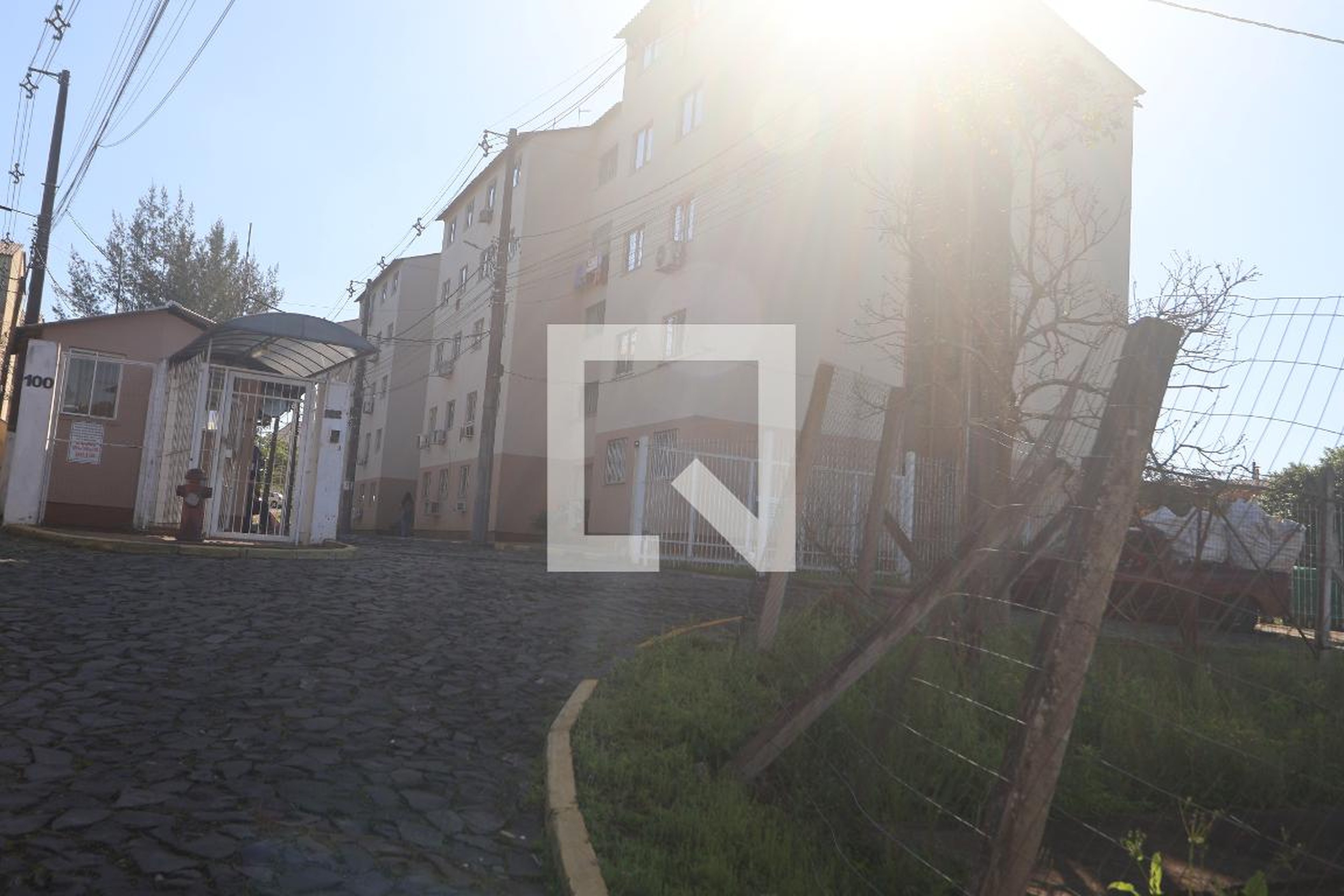 Fachada do Prédio Condomínio em Rua Zulmiro Gomes da Silva, 122