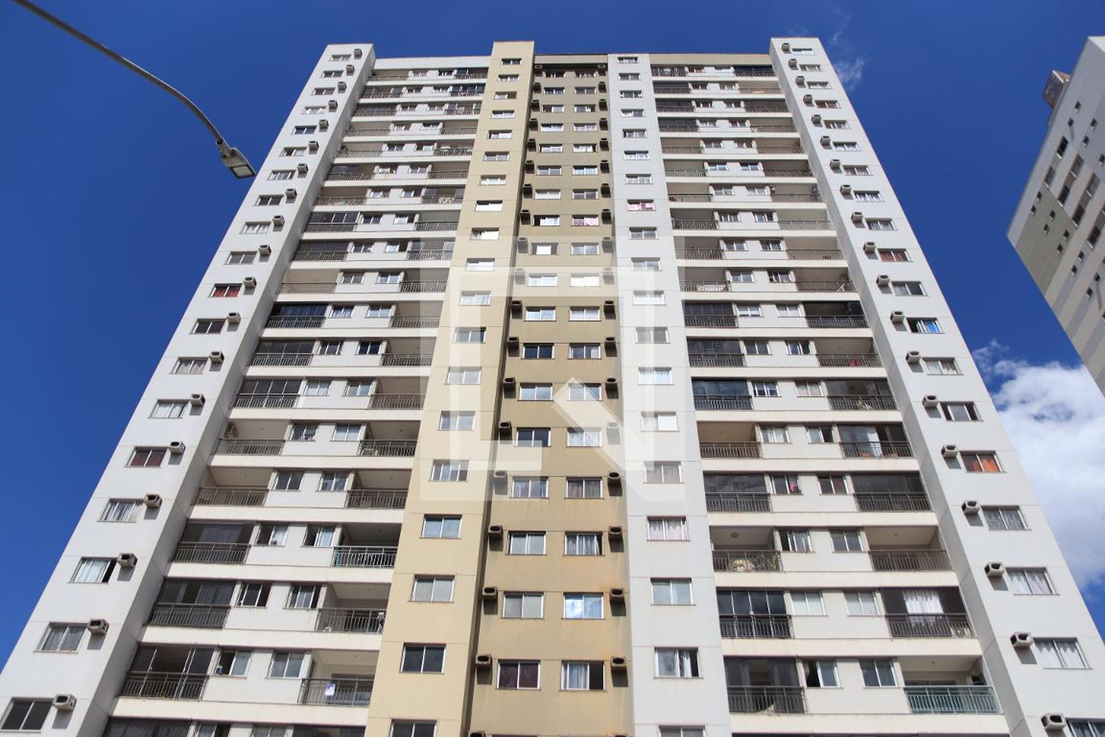 Fachada Condomínio em Avenida Couto Magalhães, 0
