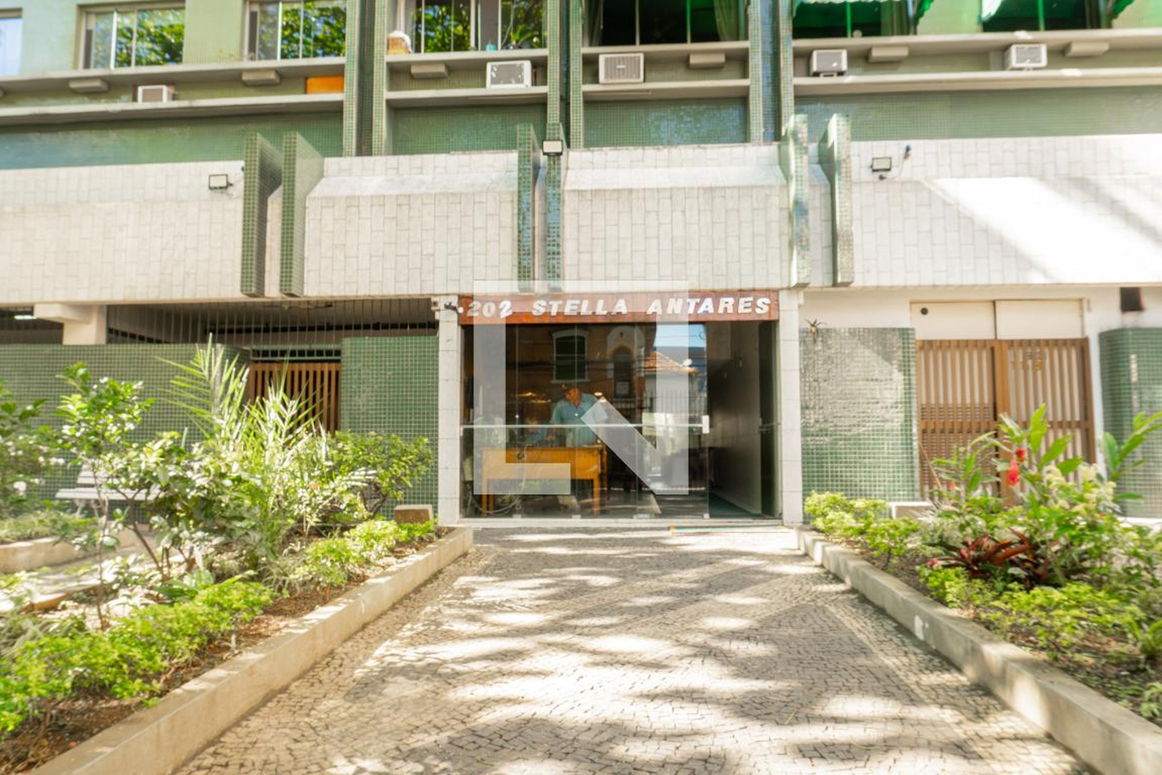 Fachada Condomínio em Rua Professor Gabizo, 202