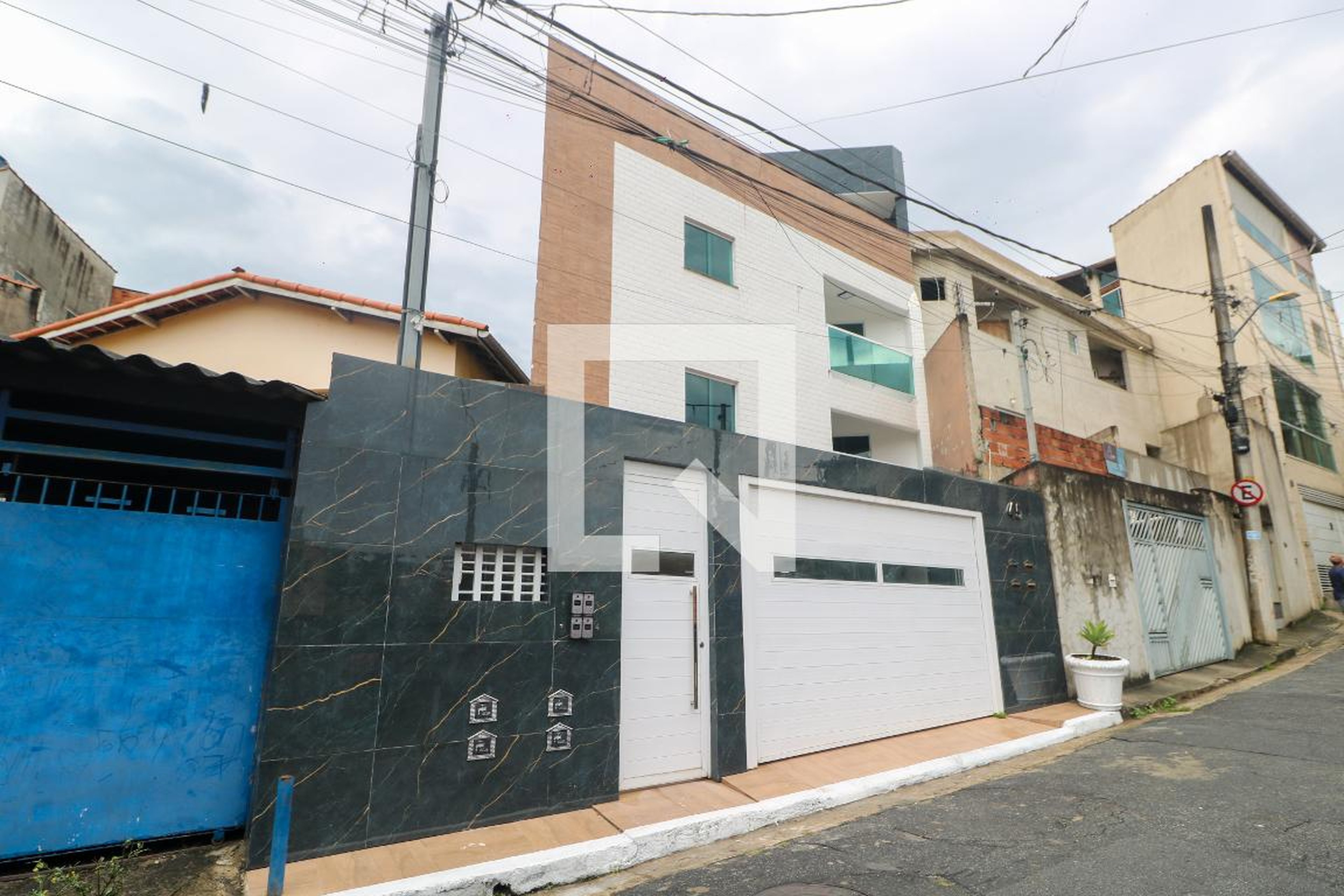 Fachada Condomínio em Rua Ubai, 45