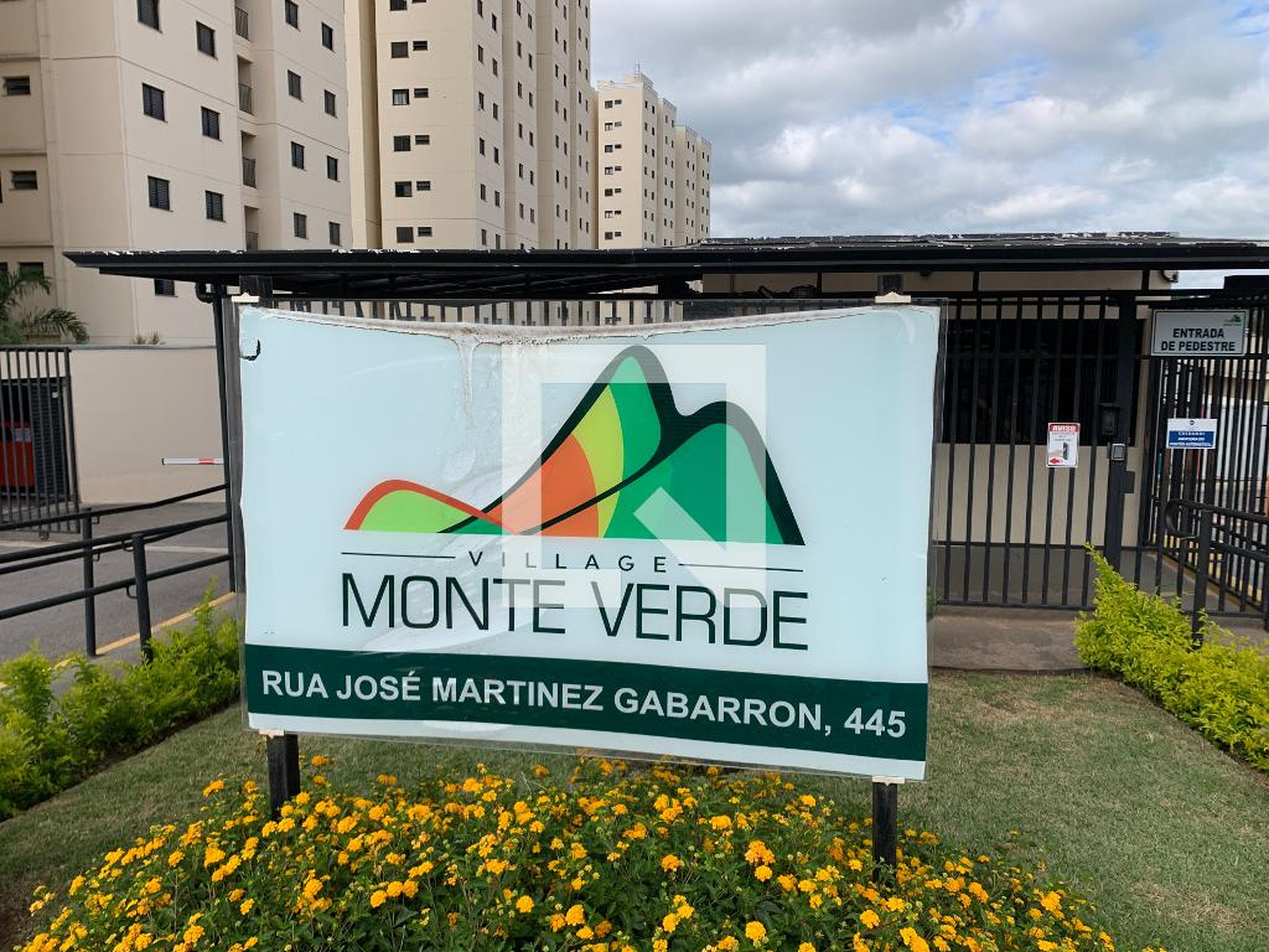 Fachada Condomínio Village Monte Verde