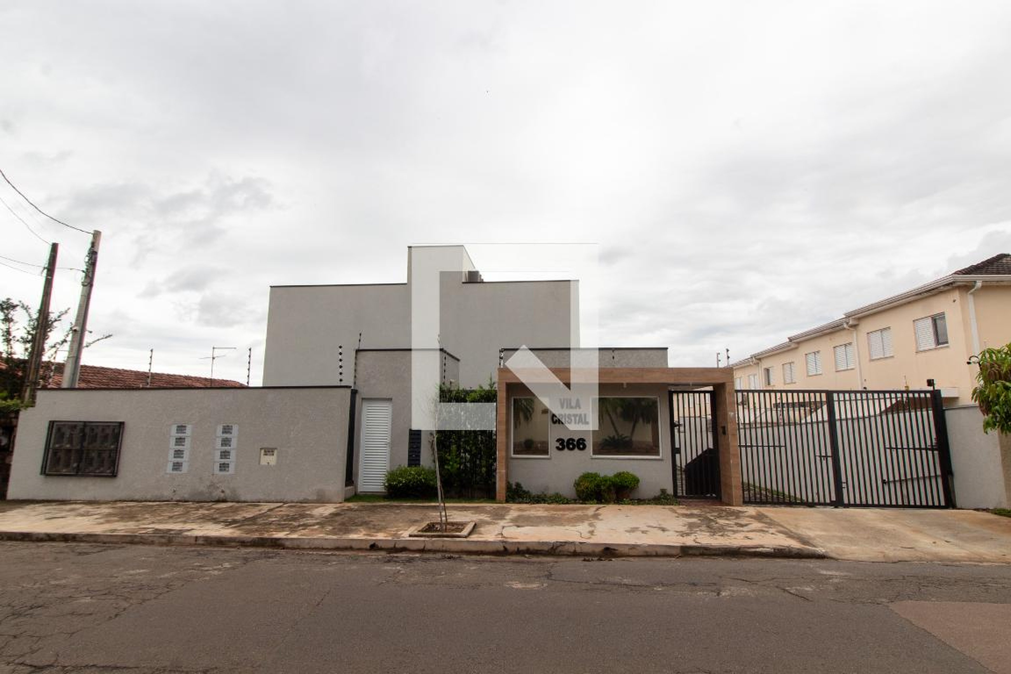FACHADA DO CONDOMINIO Condomínio Vila Cristal