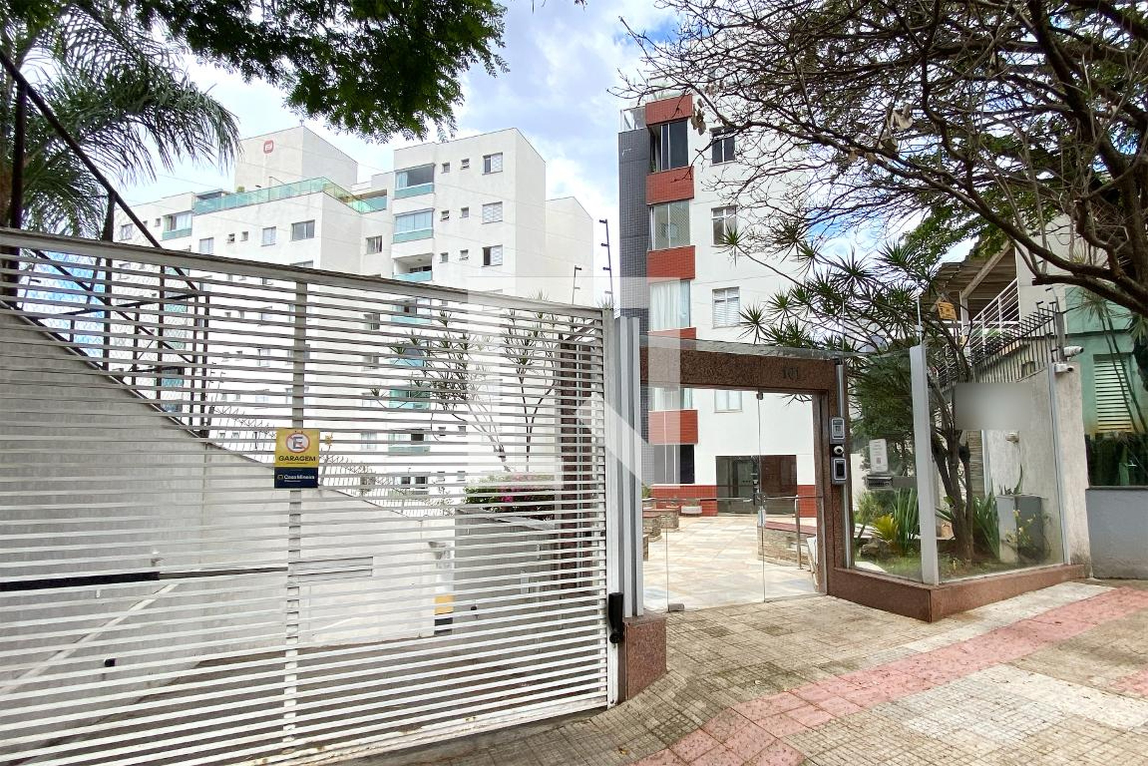 Fachada Condomínio em Rua Helena Abdalla, 101