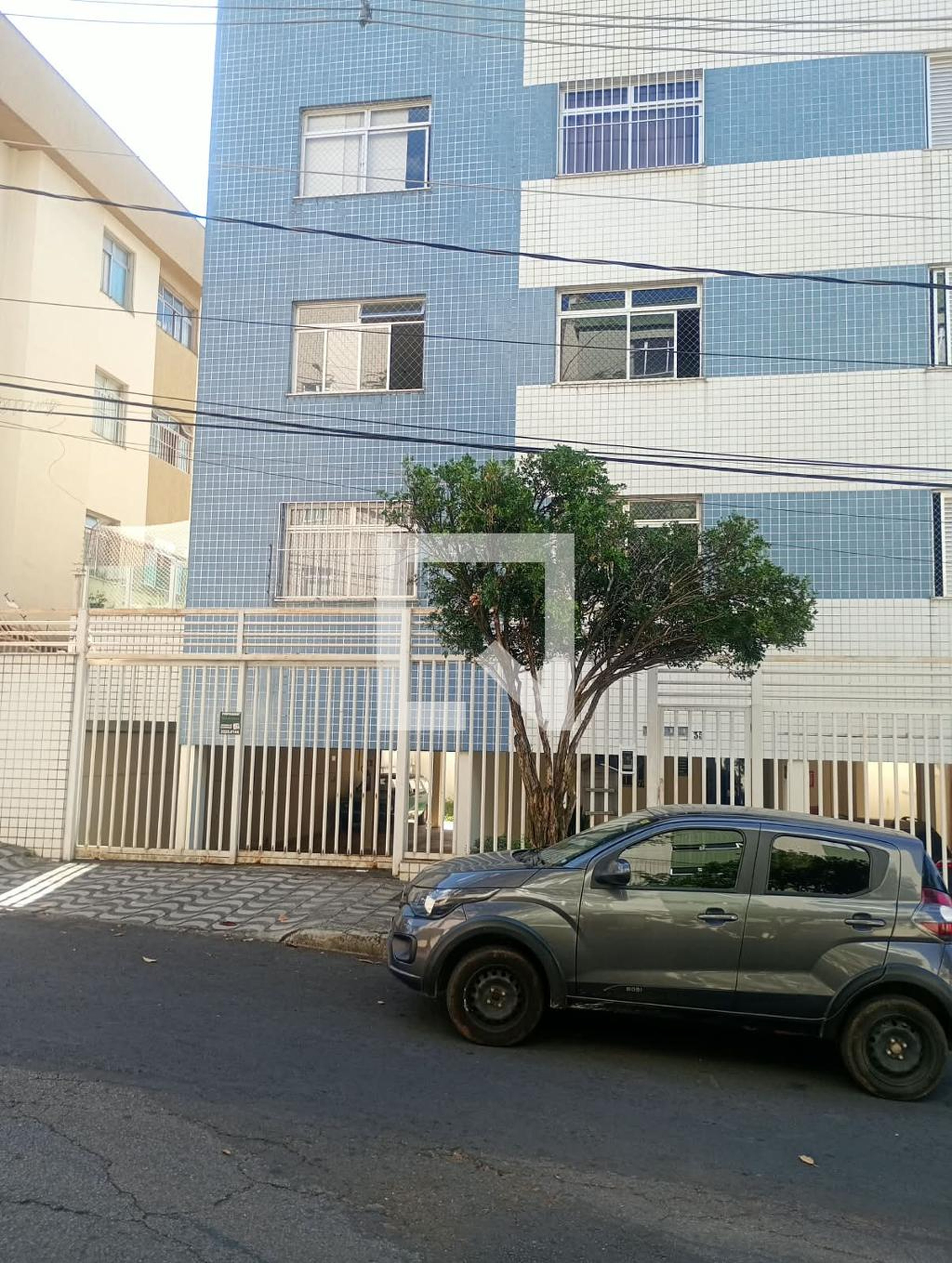 Fachada Condomínio em Rua Laura Simões, 35