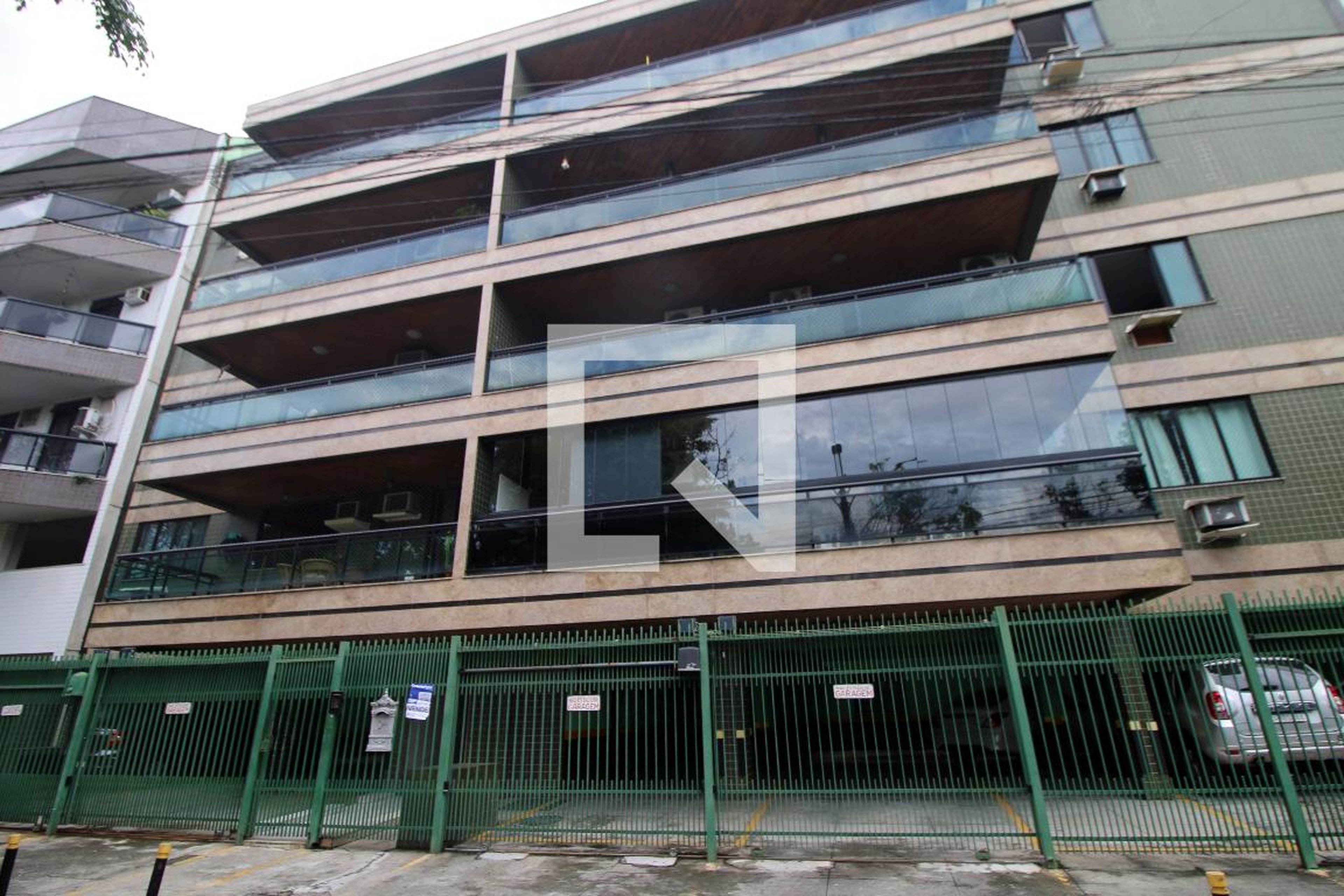 Fachada do Prédio Condomínio em Rua Cabo Herculano, 81