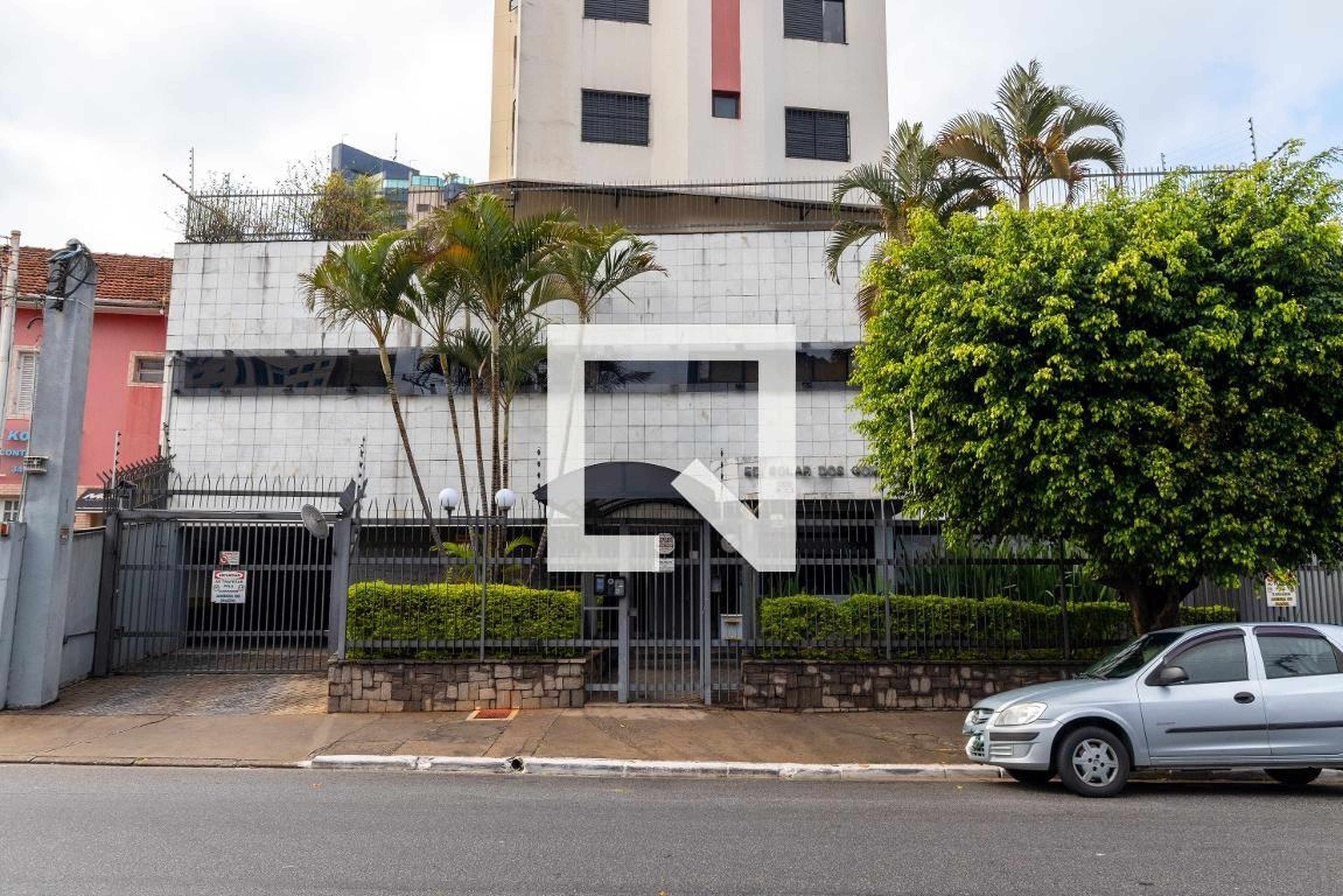 Fachada do Condomínio Edifício Solar Gomes
