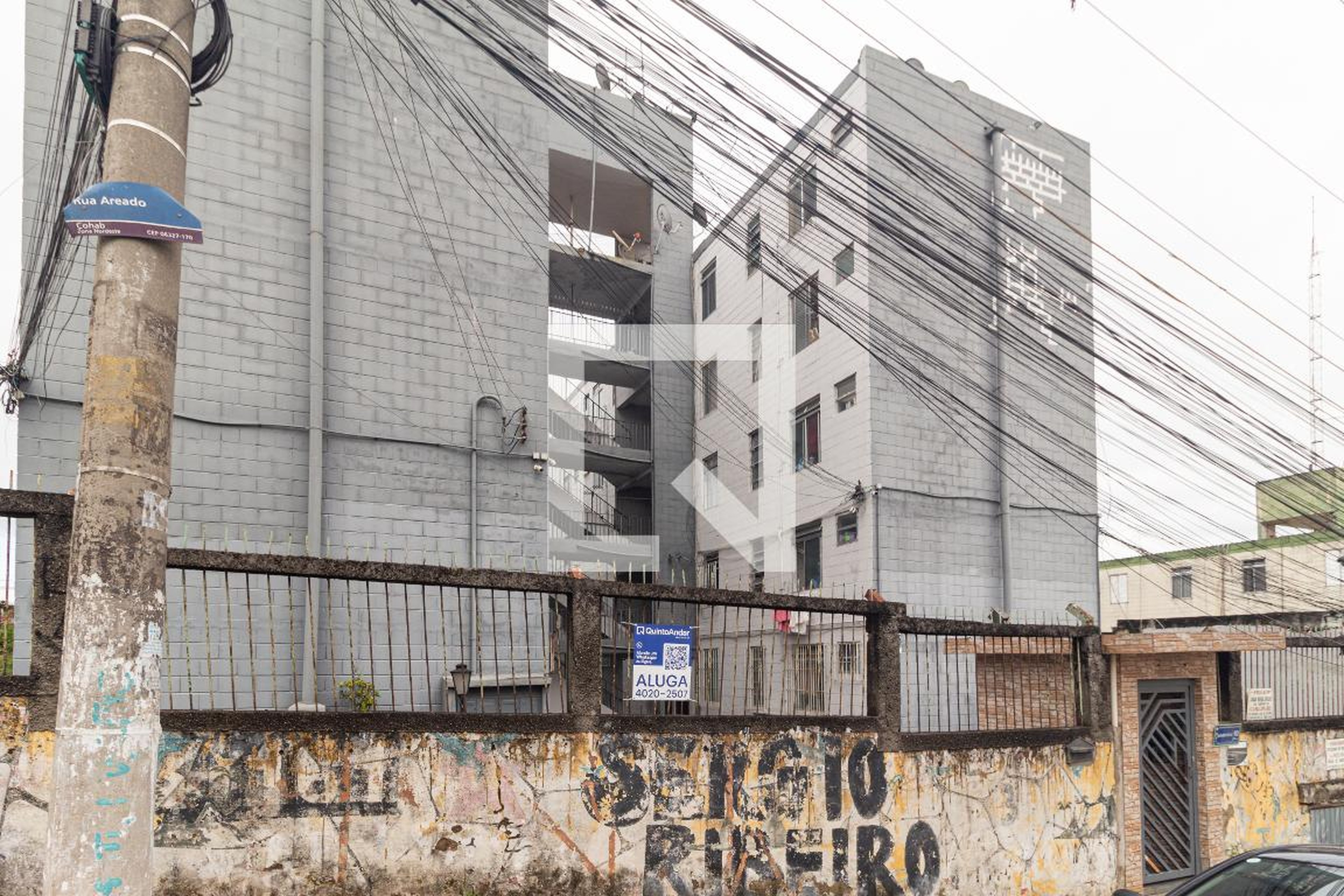 Fachada Condomínio em Rua Areado, 92