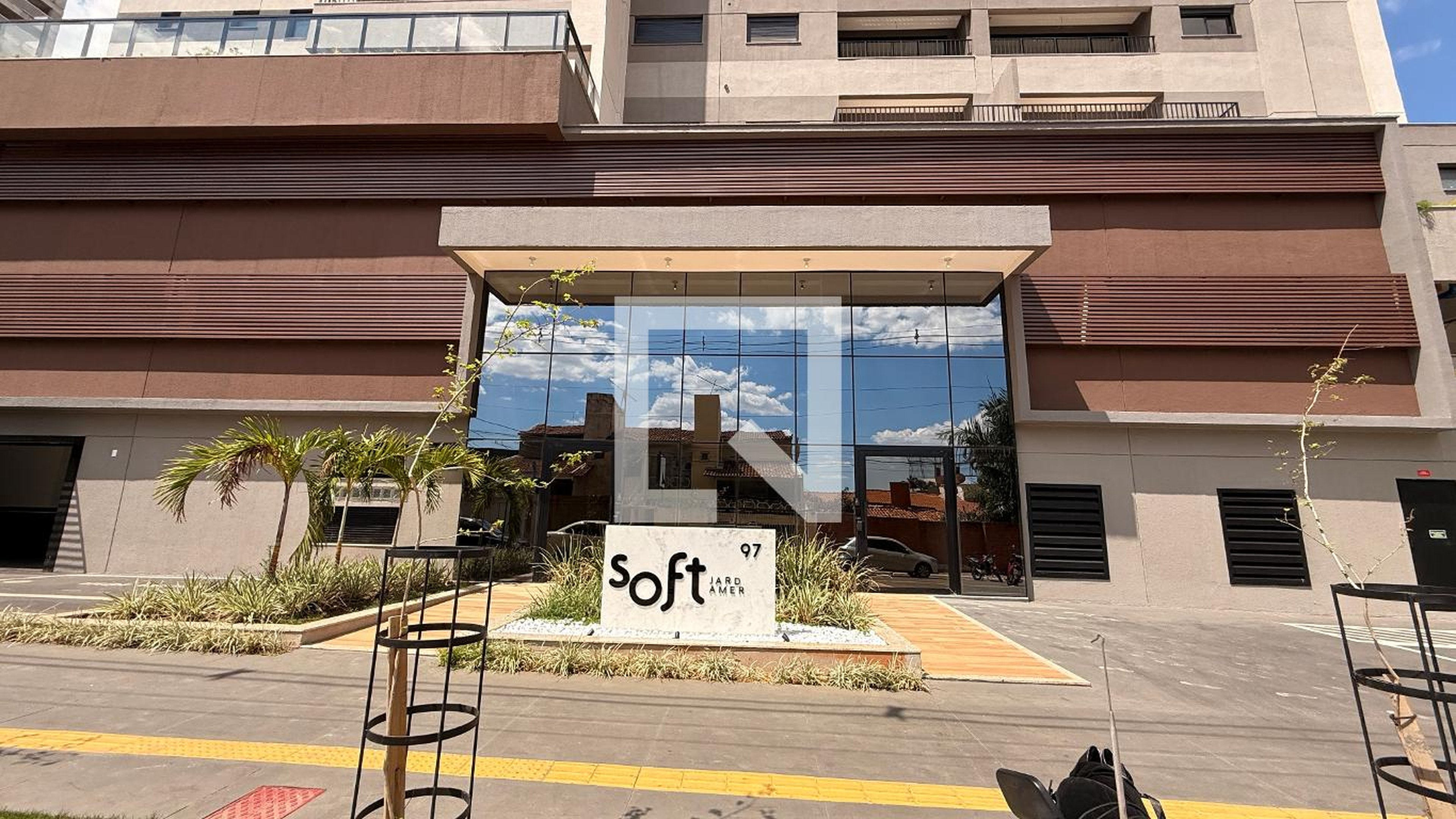 Fachada do Prédio Condomínio em Rua C-174, 220
