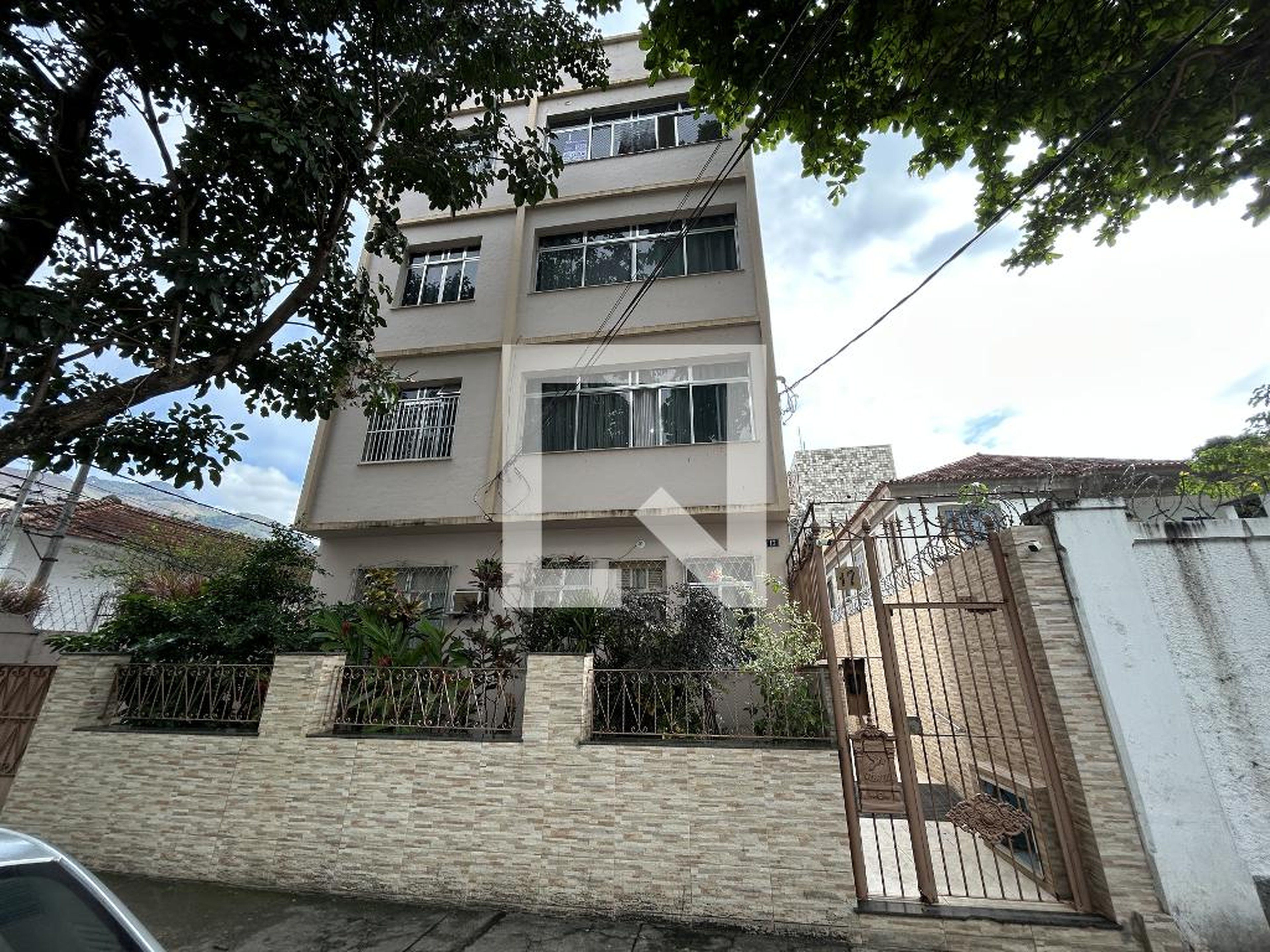 Fachada do Prédio Condomínio em Rua Mario Piragibe, 17