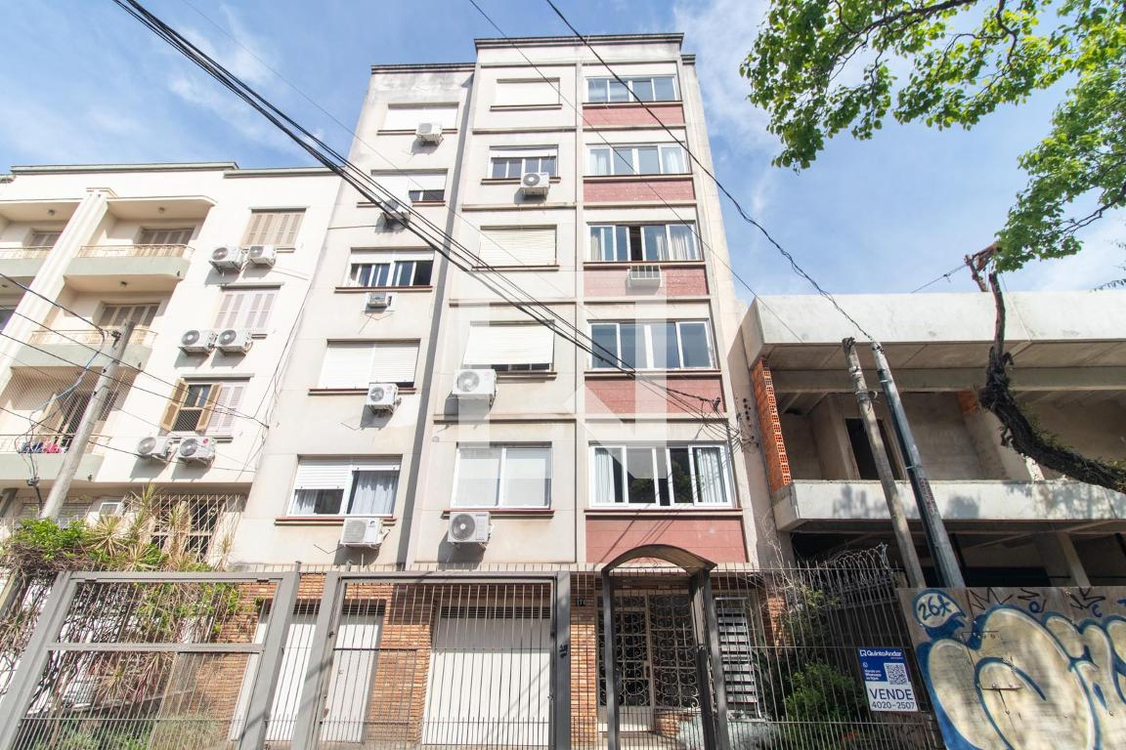 Fachada Condomínio em Avenida Jerônimo de Ornelas, 171
