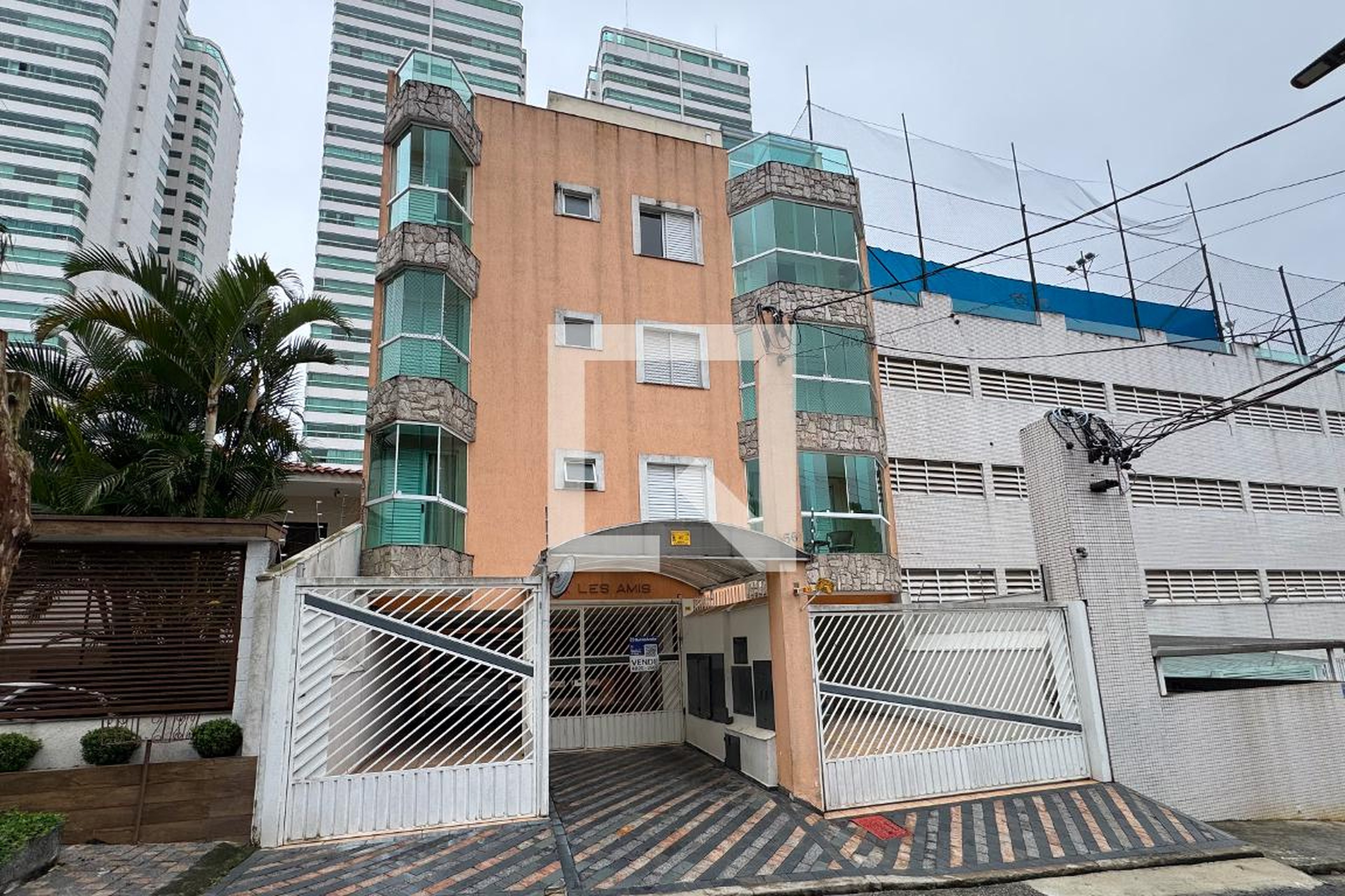 Fachada Condomínio Les Amis