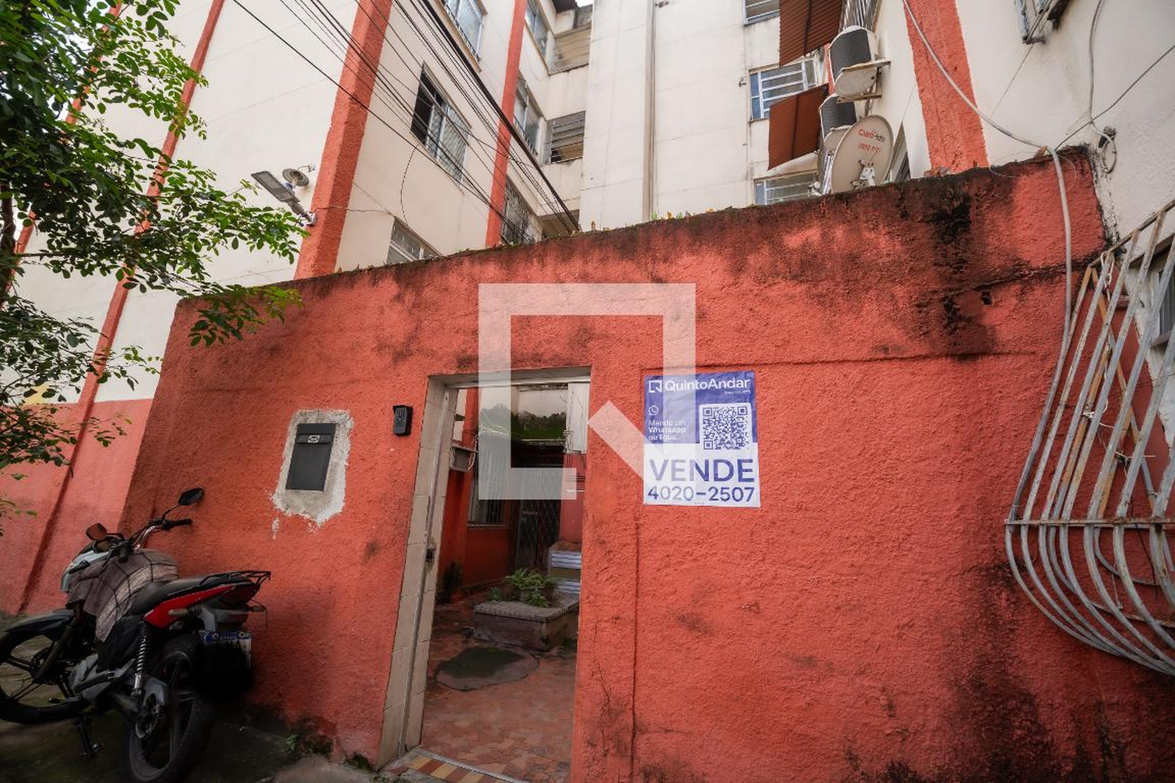 Fachada Condomínio em Rua Rosário Fusco, 66