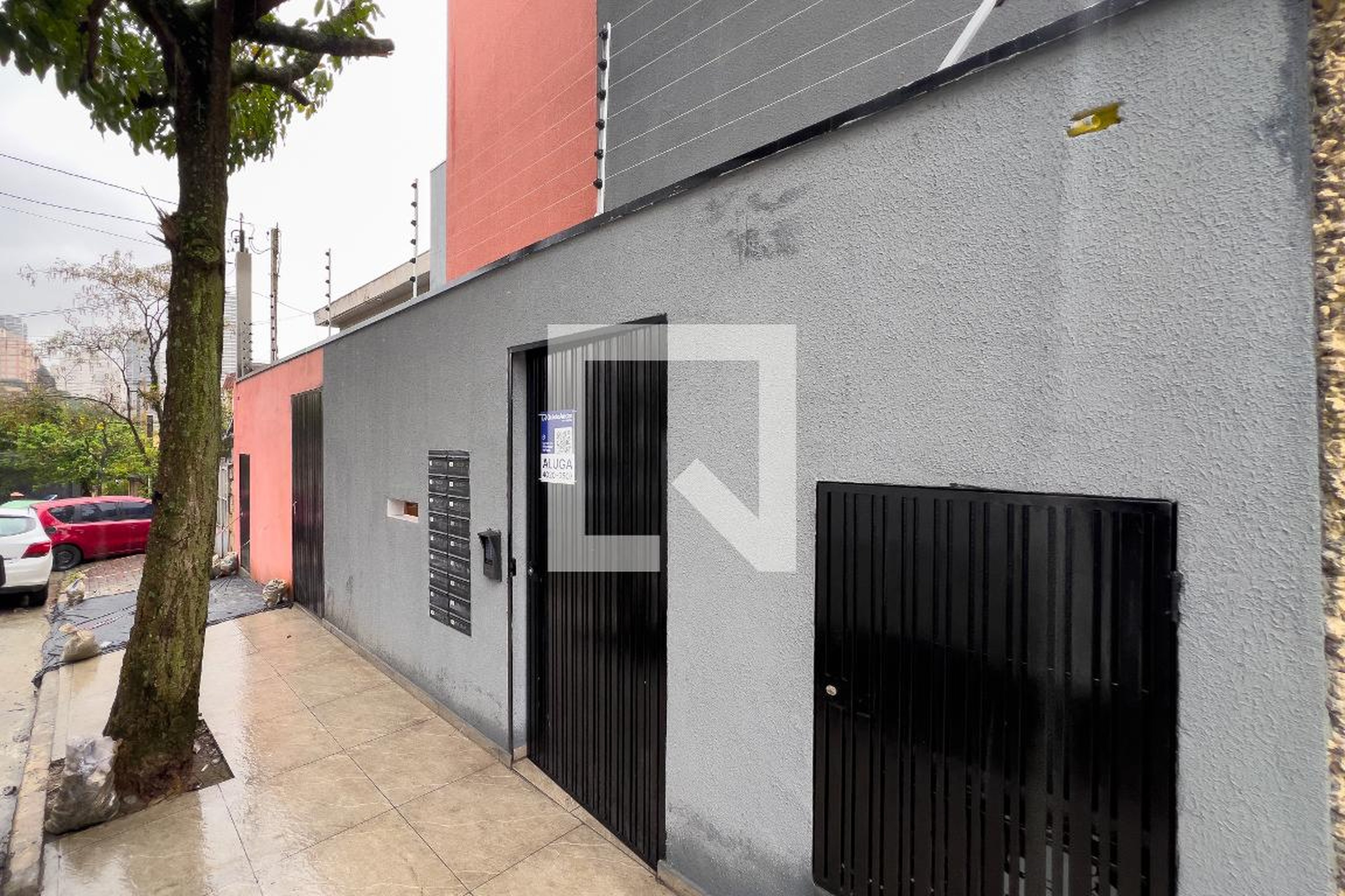 Fachada Condomínio em Rua Santo Irineu, 45
