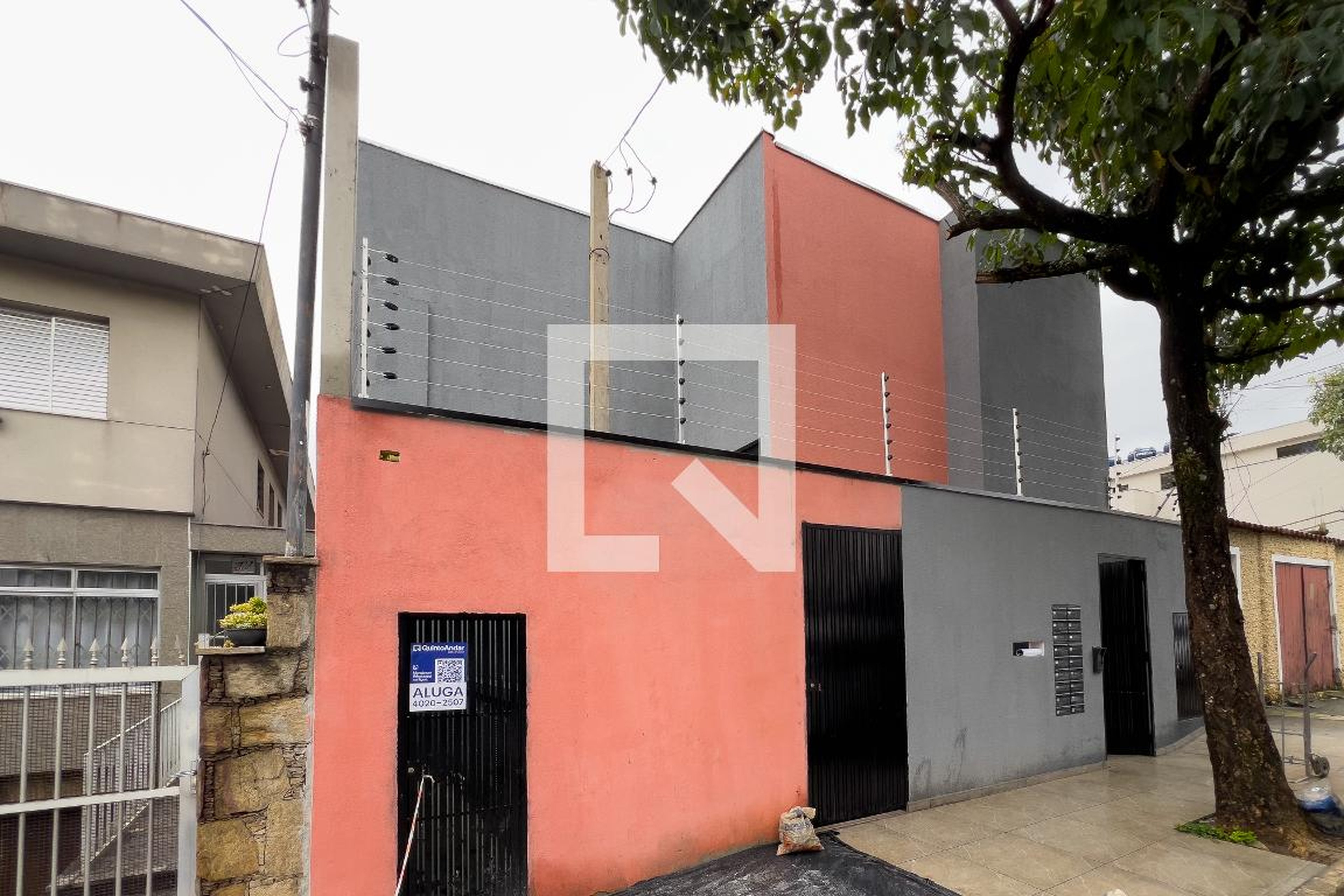 Fachada Condomínio em Rua Santo Irineu, 45