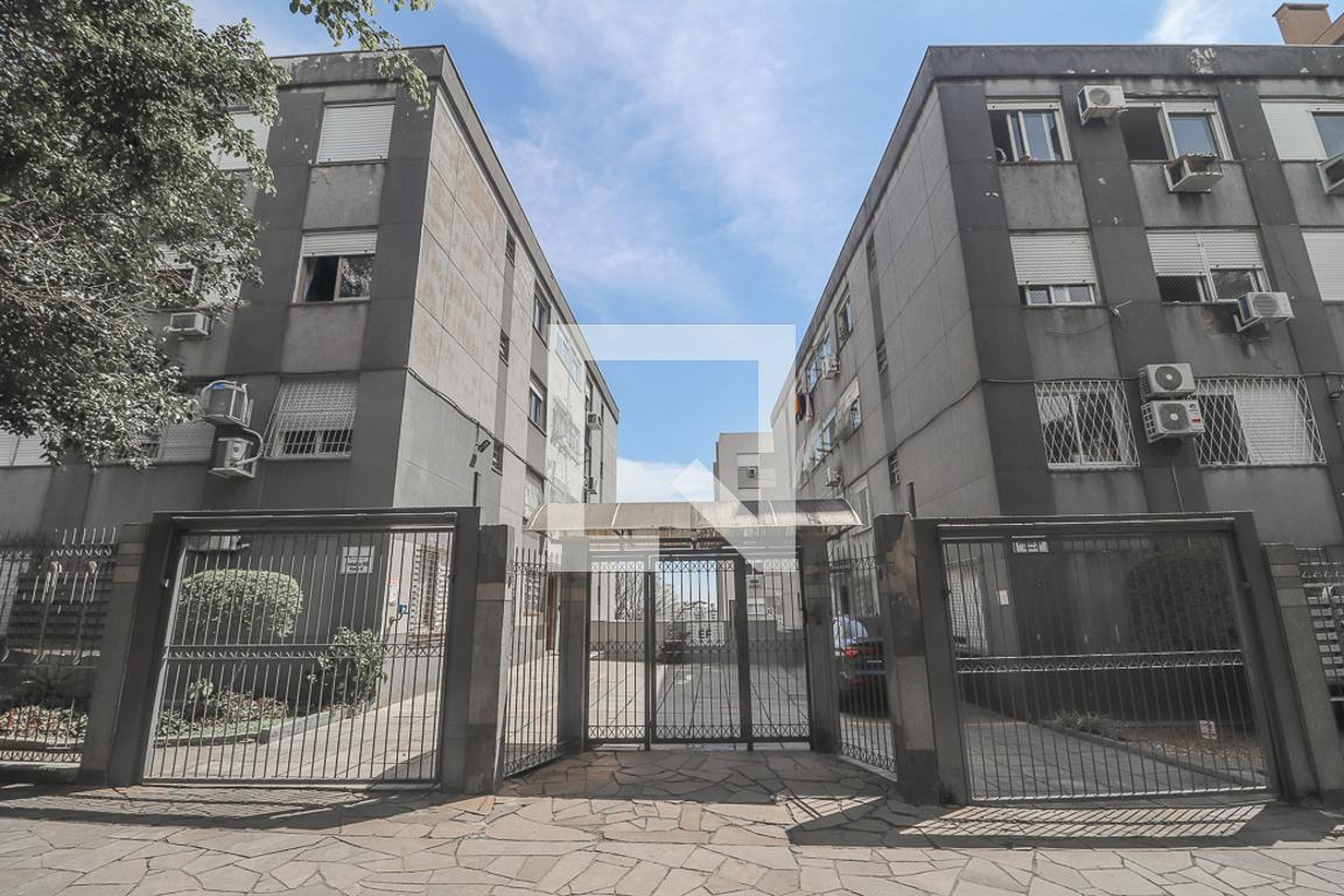 Fachada Condomínio em Rua Doutor Dário de Bittencourt, 85