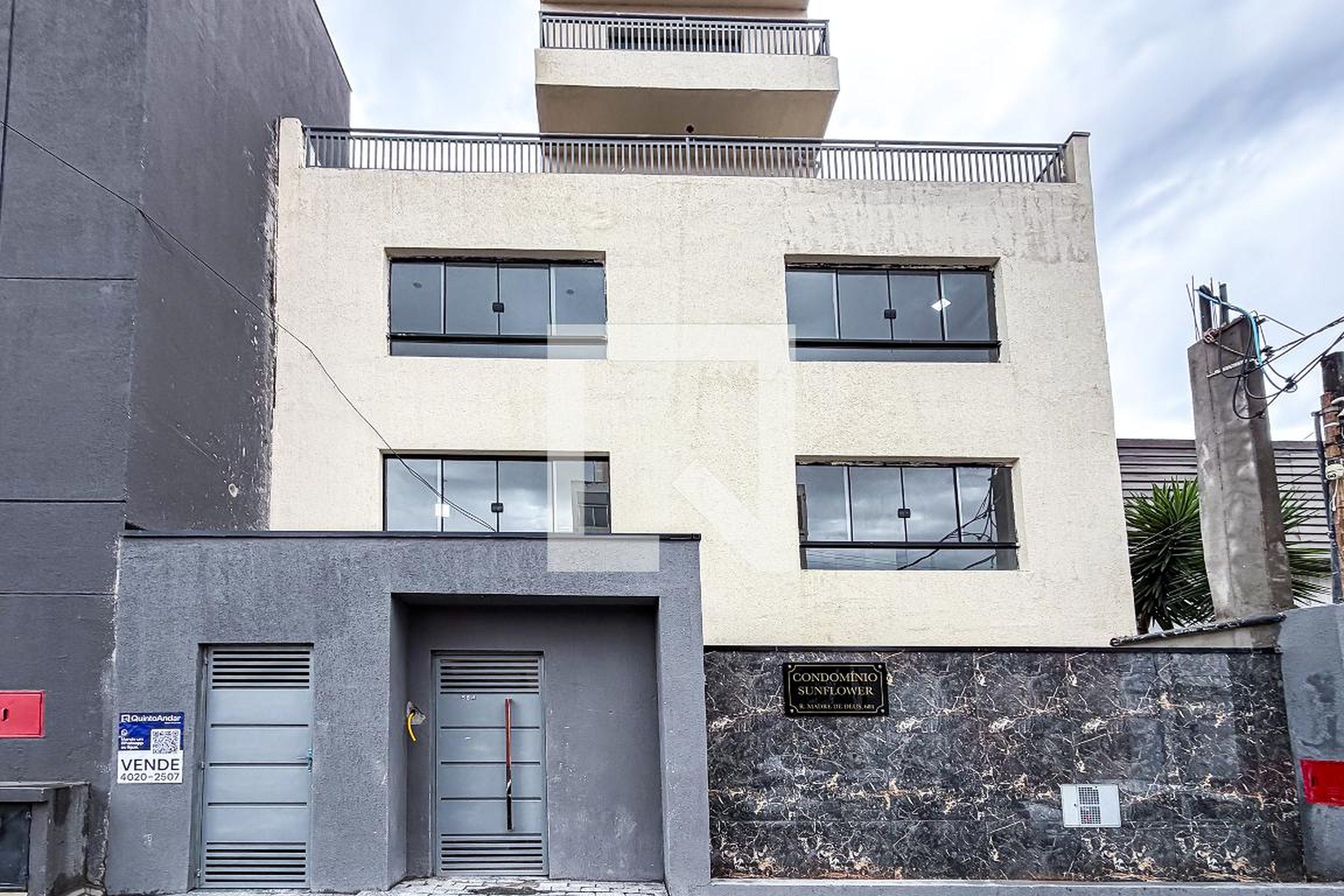 Fachada Condomínio em Rua Madre de Deus, 694