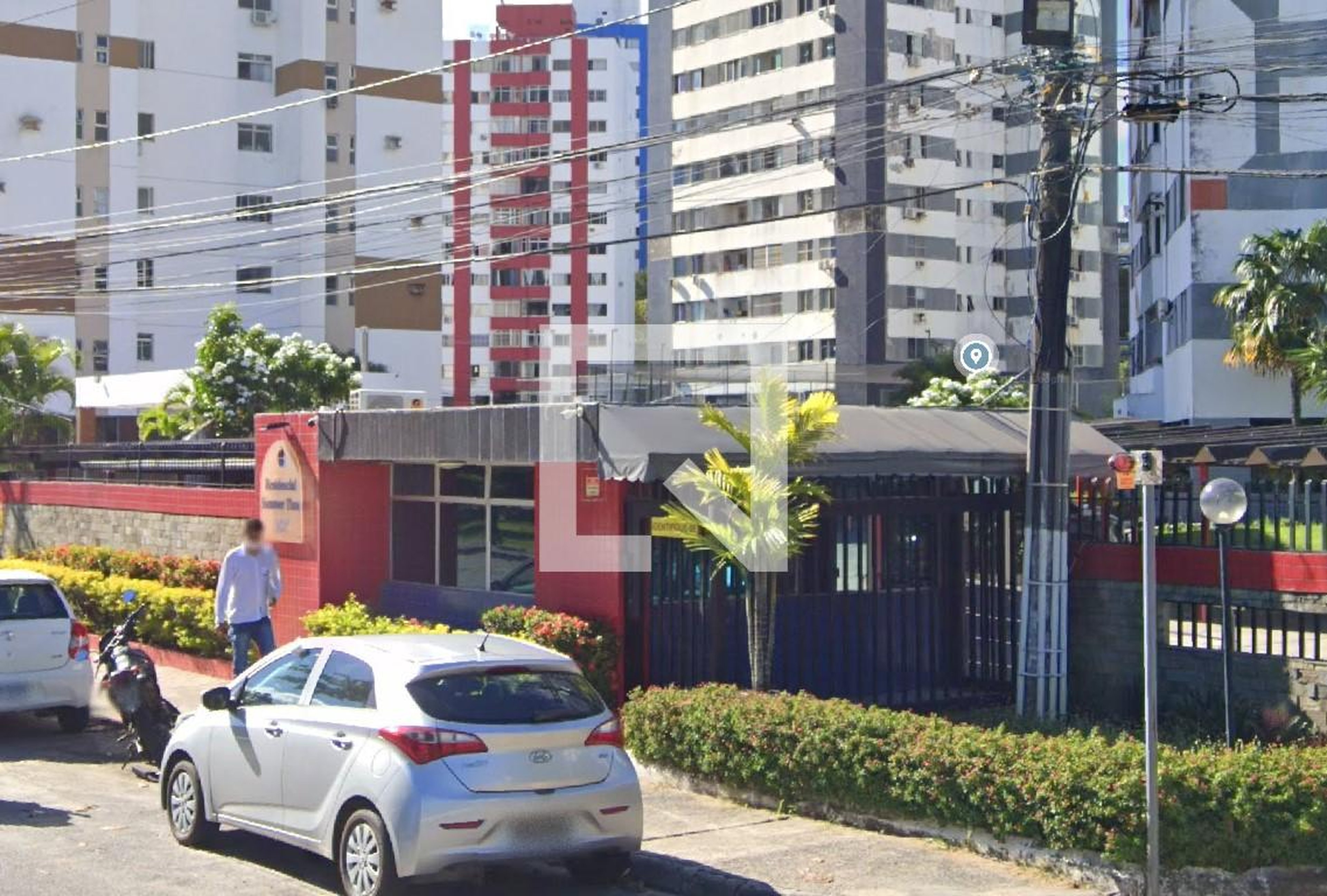 Fachada Condomínio em Rua Alberto Fiúsa, 367