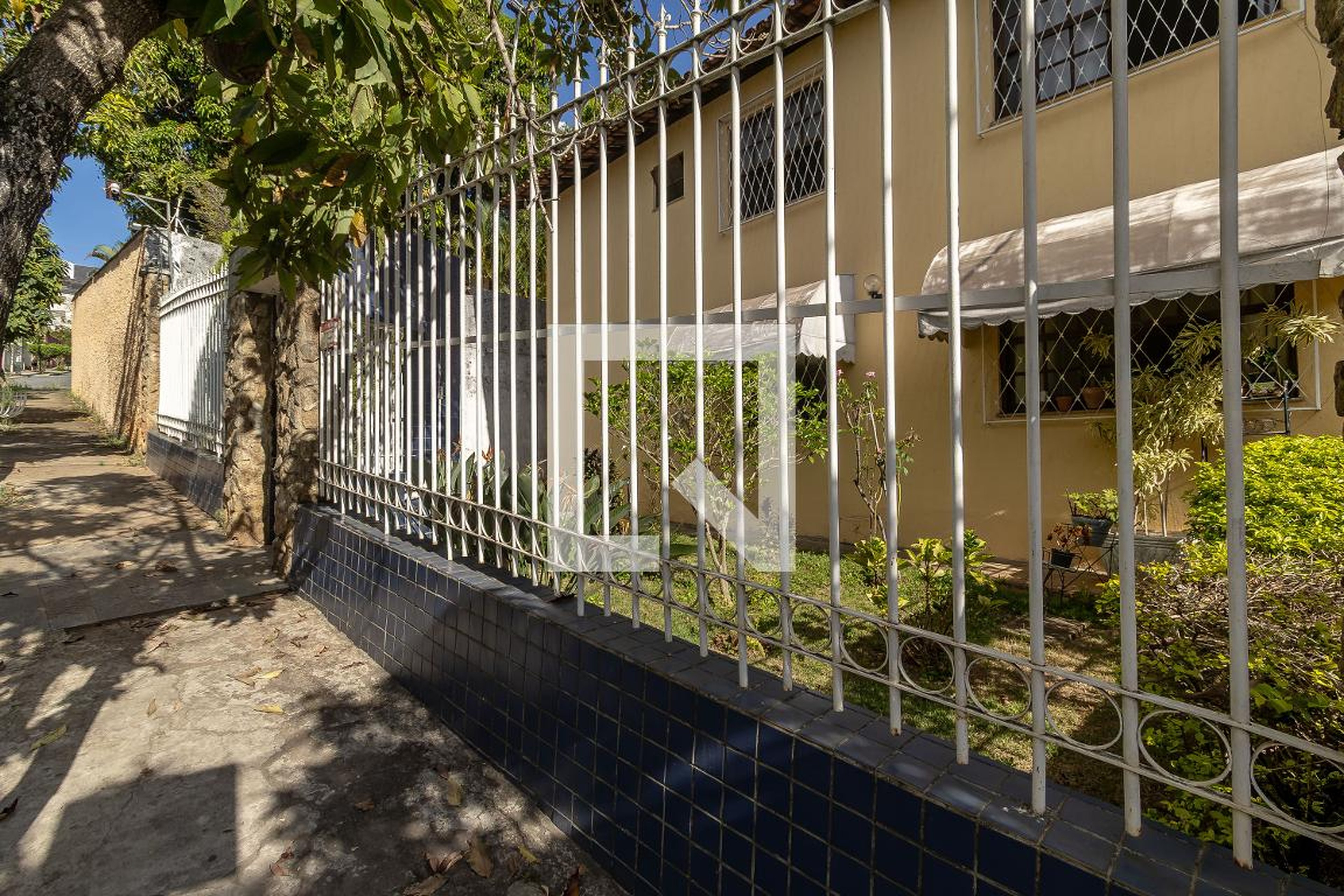 Fachada Condomínio em Rua Ministro Ivan Lins, 681