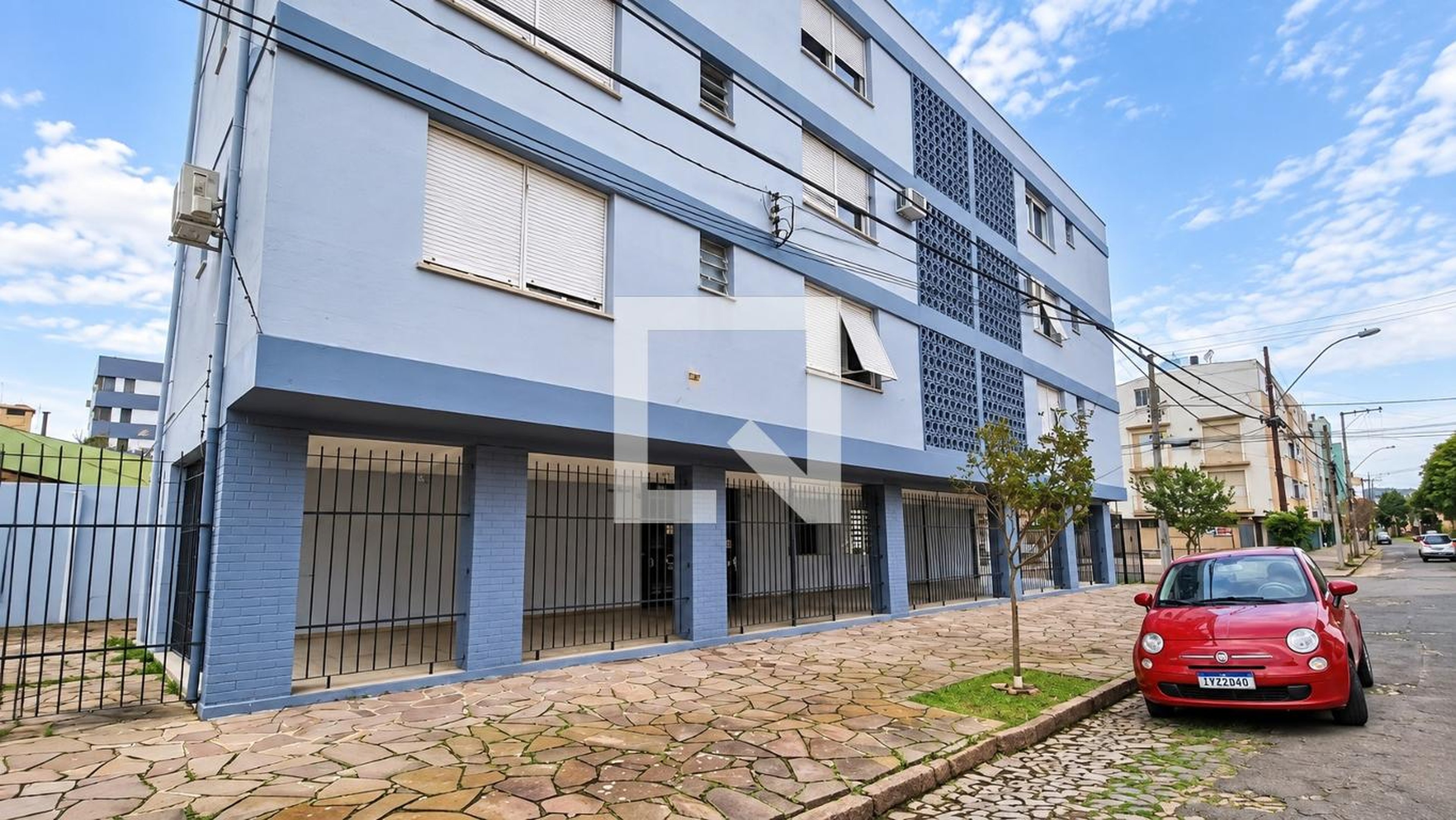 Fachada Condomínio em Rua Rocha Pombo, 120