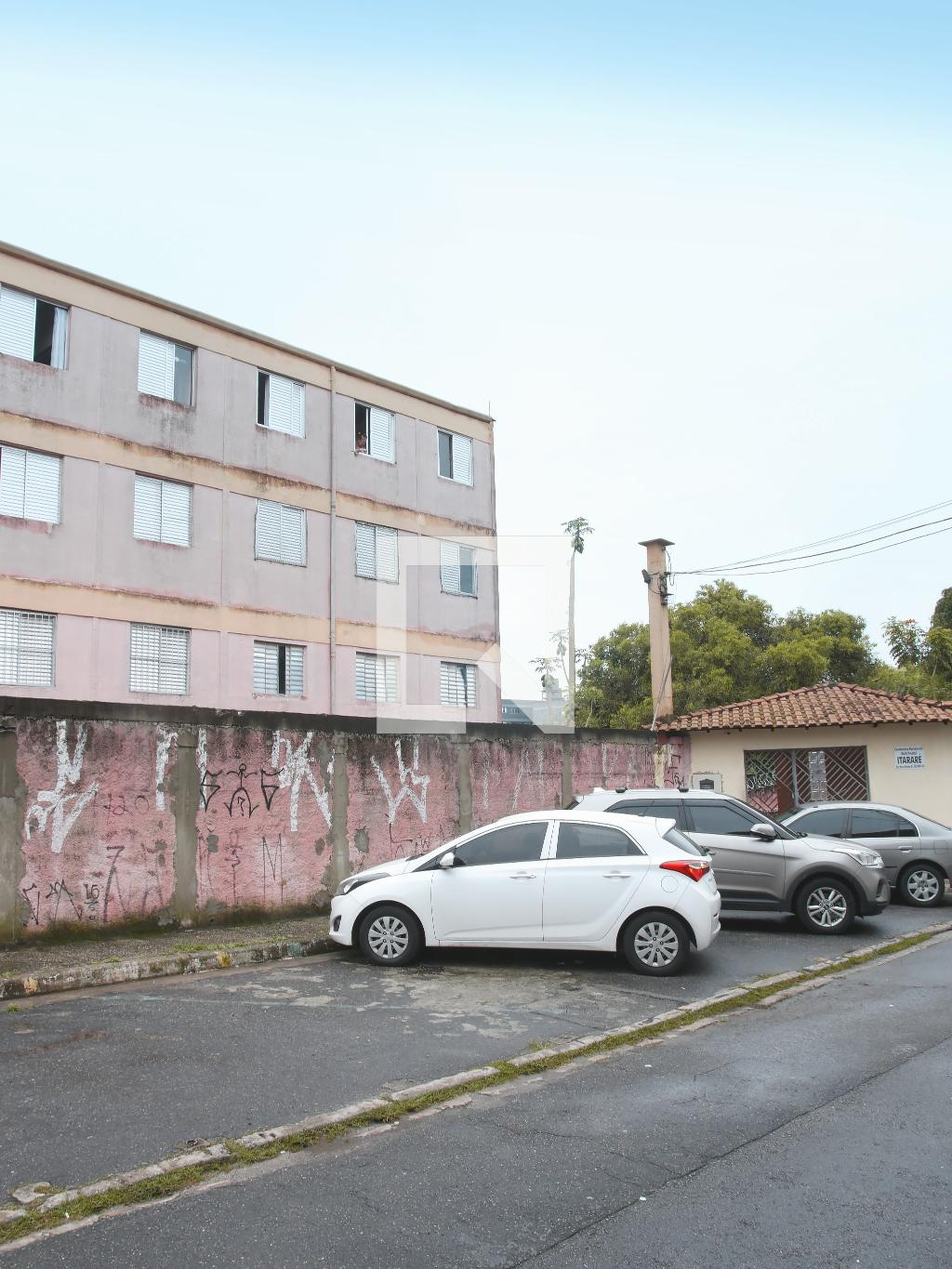 Fachada Condomínio em Rua Várzea Paulista, 48
