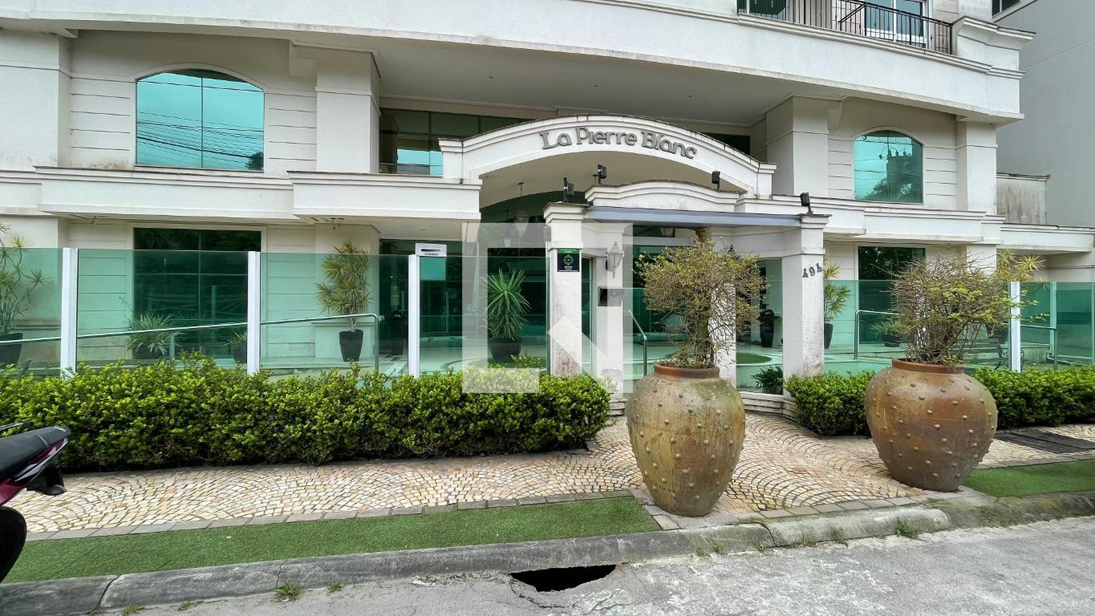 Fachada do Prédio Condomínio em Rua do Bunganvília, 494