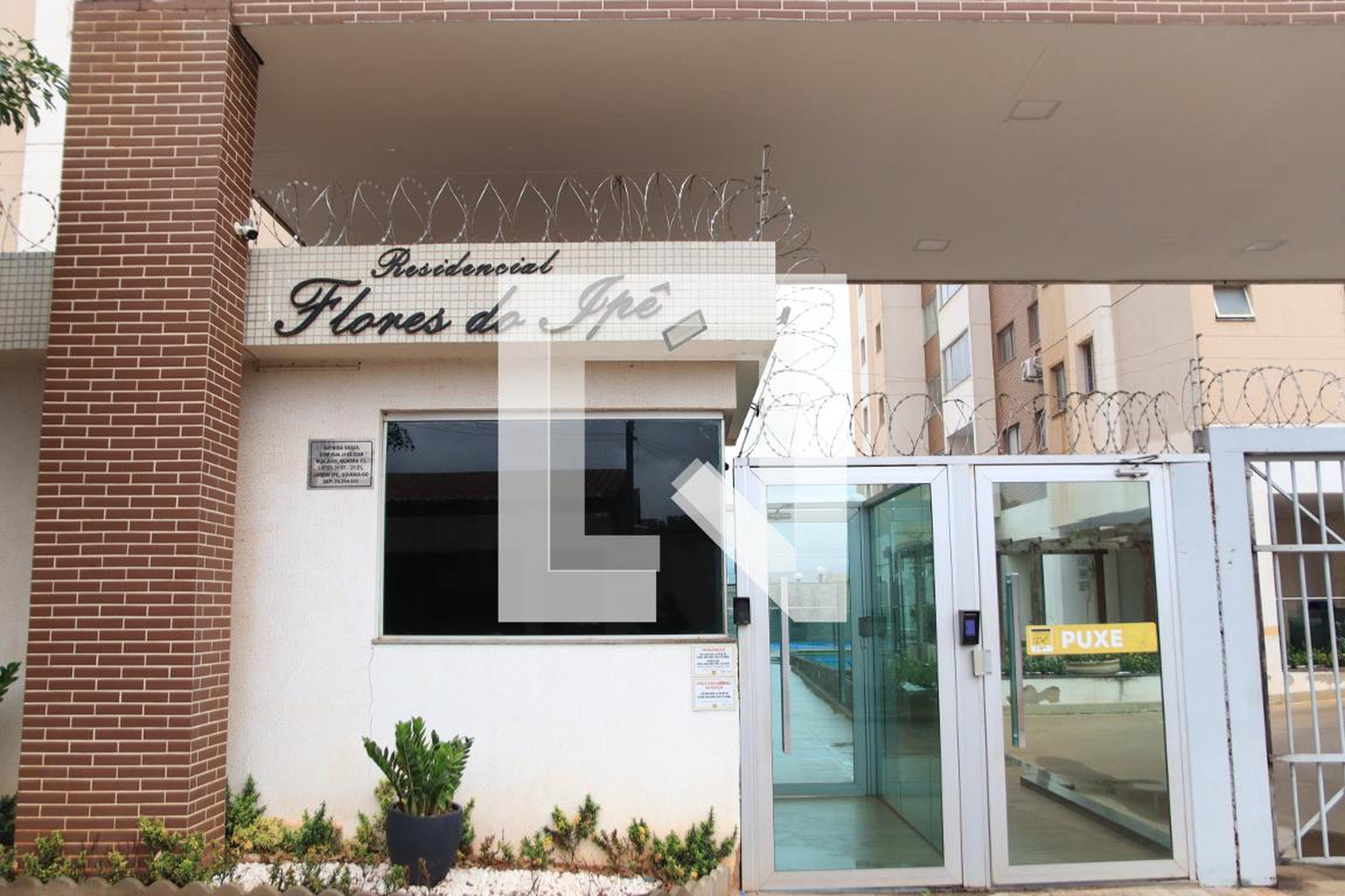 Fachada Residencial Flores do Ipê
