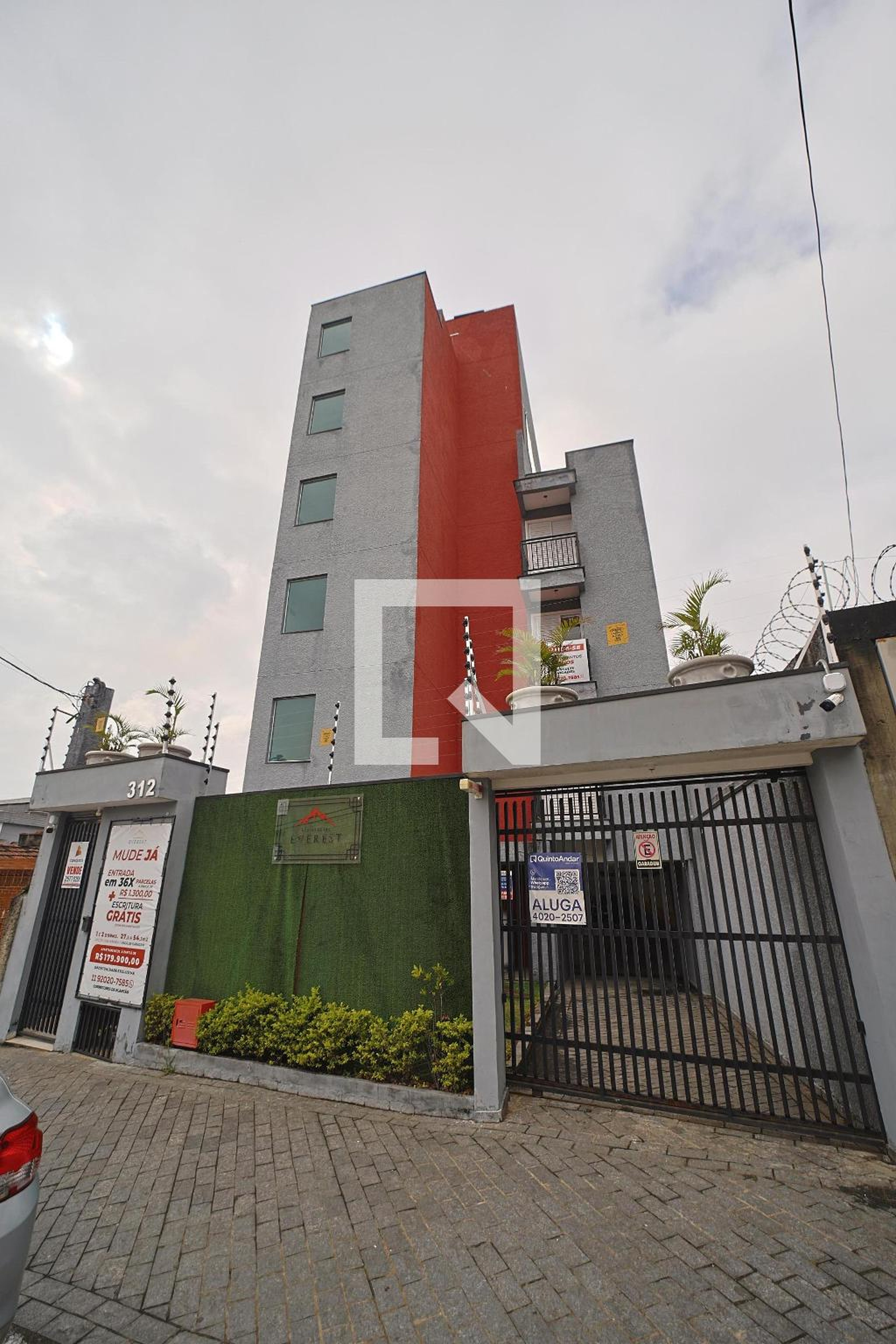 Fachada Condomínio em Avenida Hermilo Alves, 312