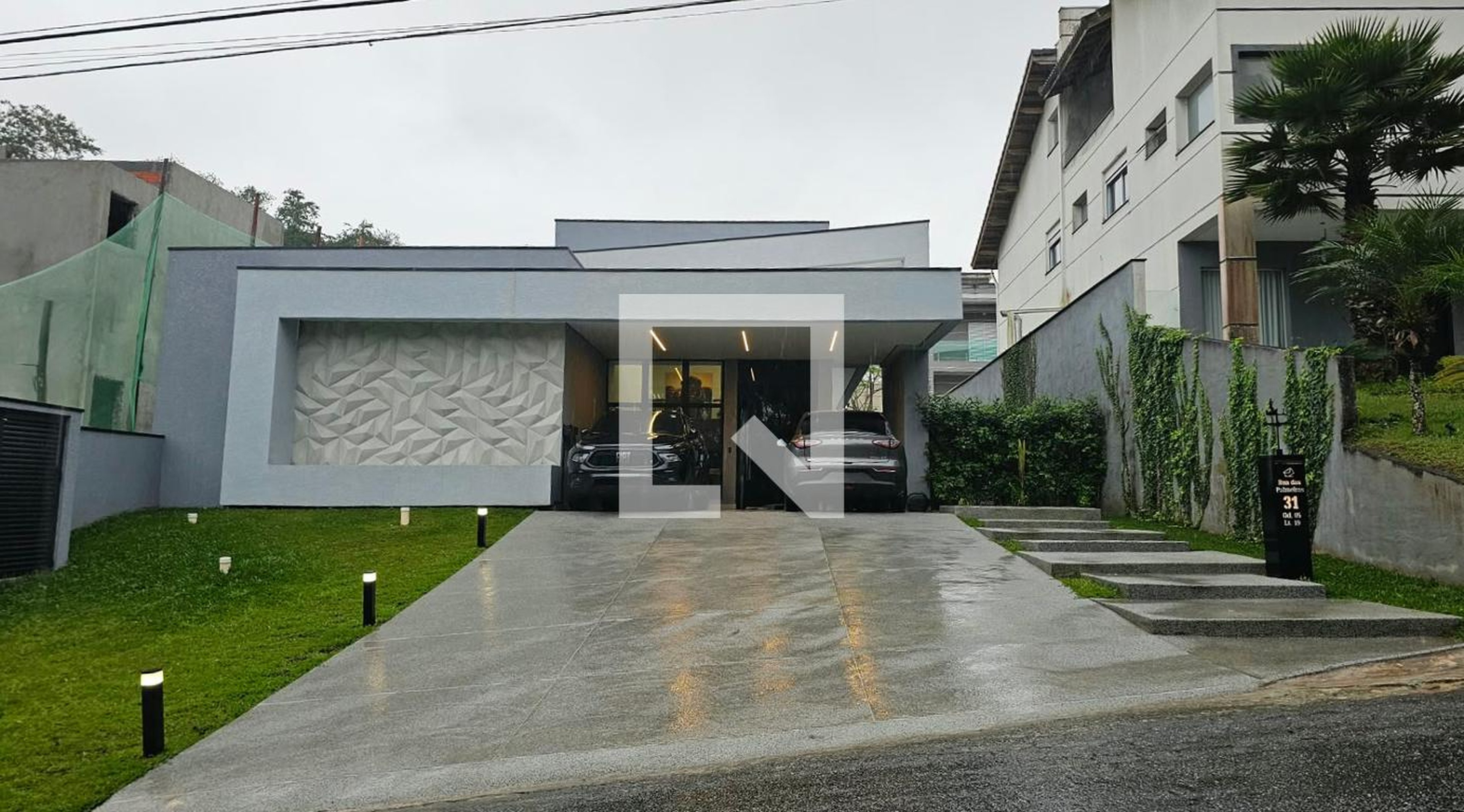 Fachada Condomínio em Rua das Palmeiras, 31