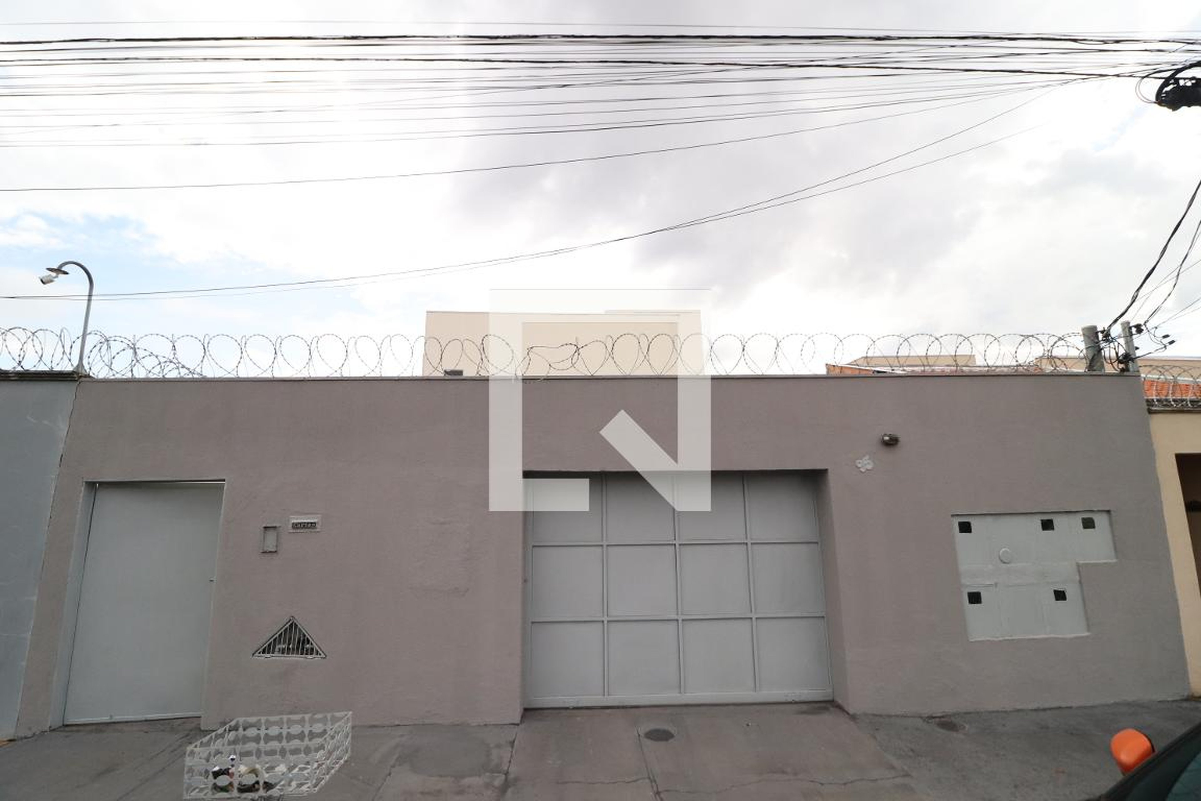 Fachada Condomínio em Rua Aelza Amelia Pereira, 95