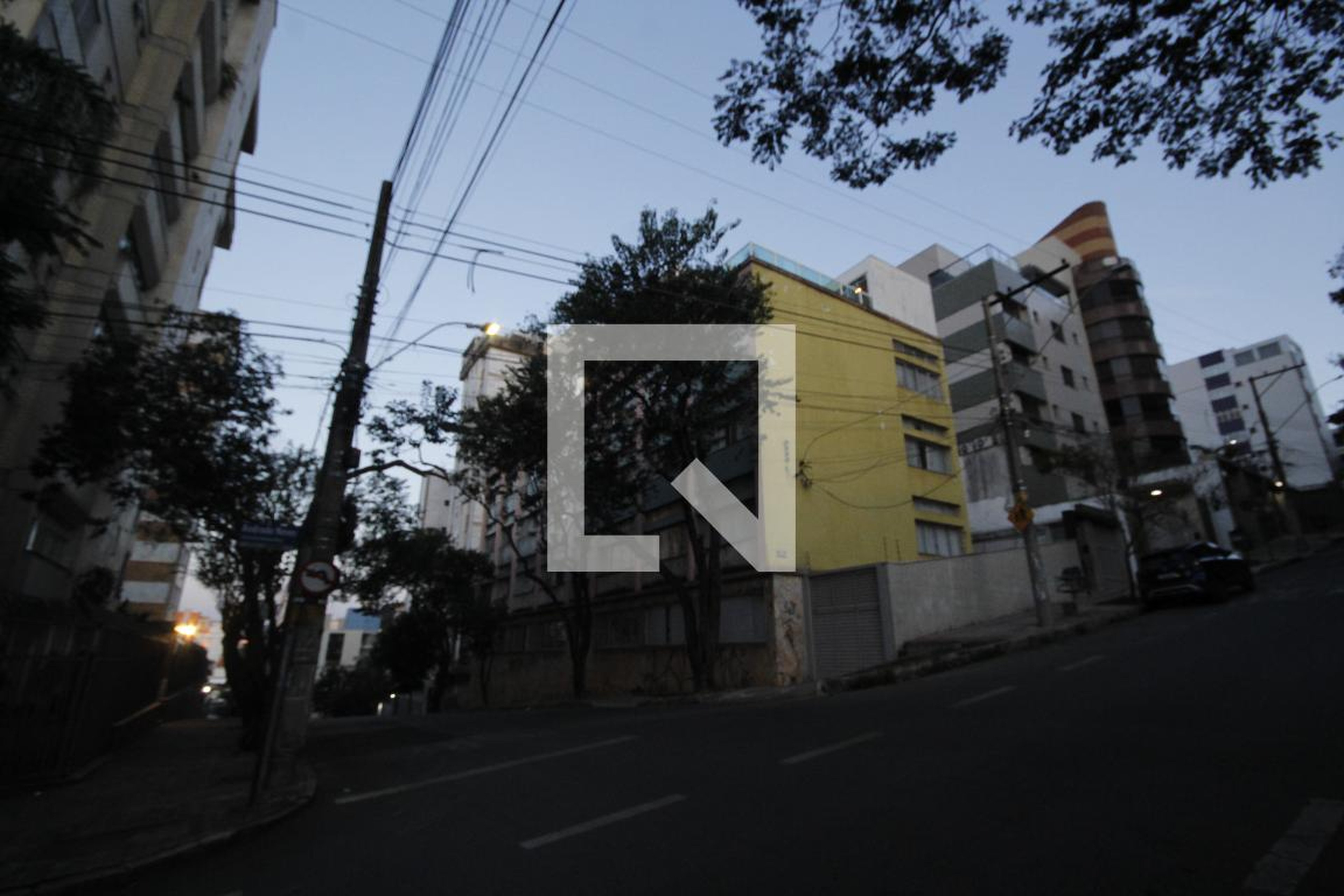 Fachada Condomínio em Rua General Andrade Neves, 547