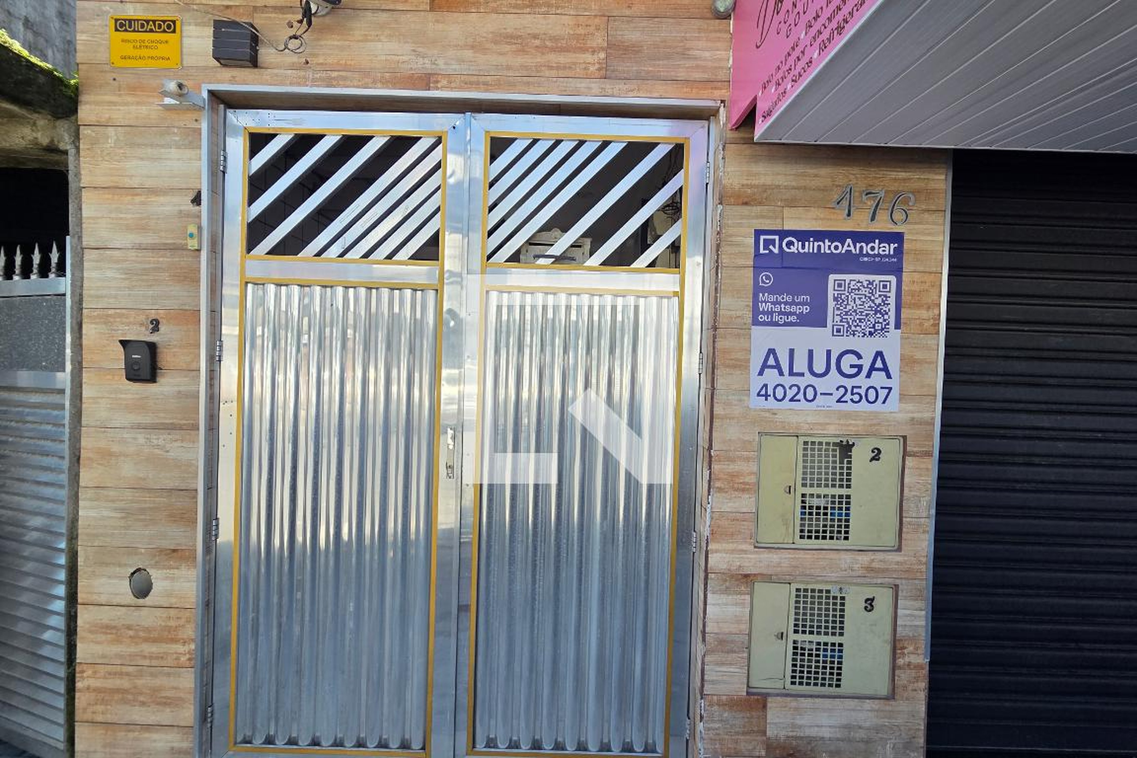 Fachada Condomínio em Rua Pedro Batista de Menezes, 476
