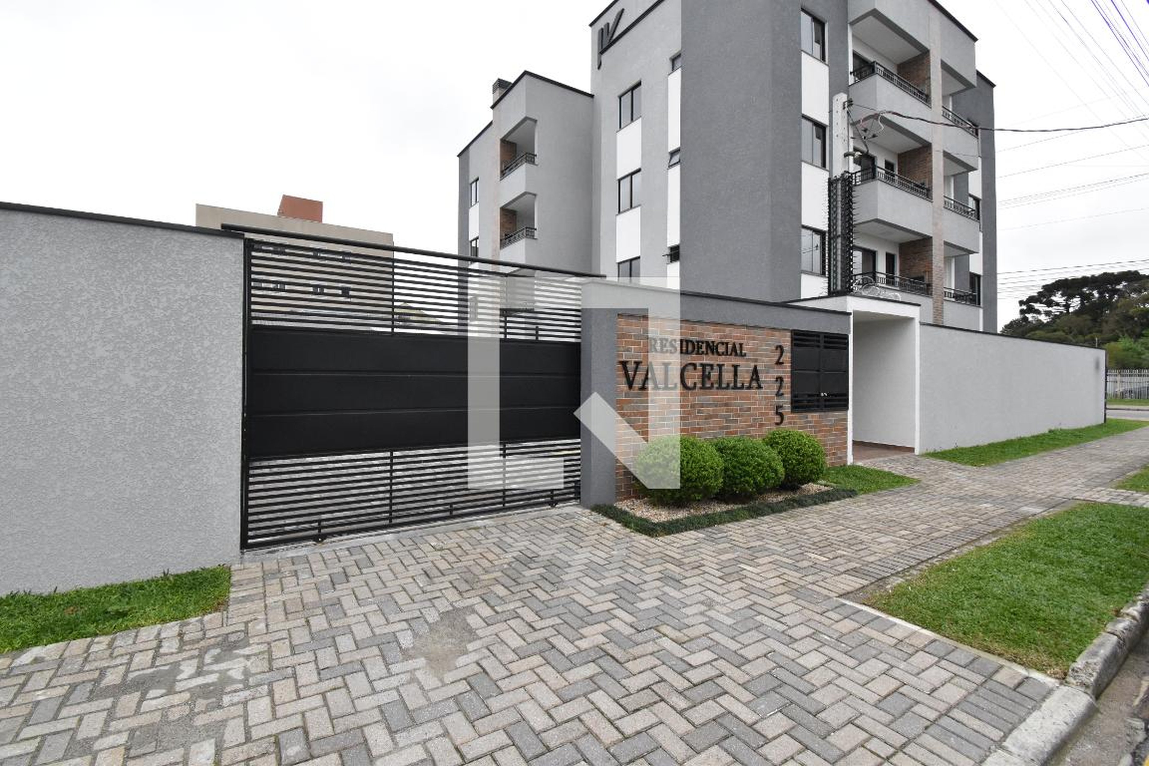 Fachada Condomínio em Rua Mirador, 225