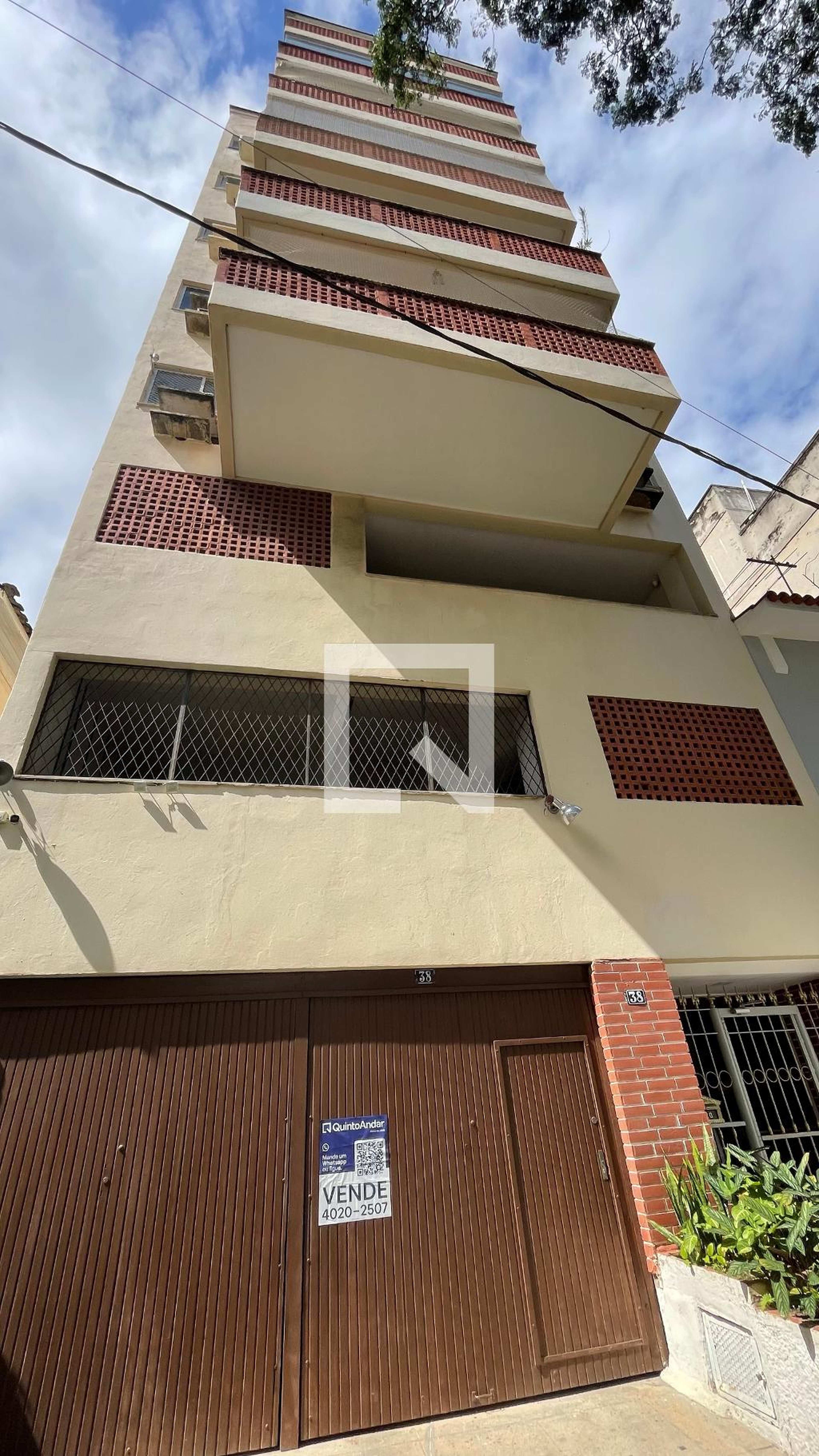 Fachada Condomínio em Rua Araújo Lima, 38