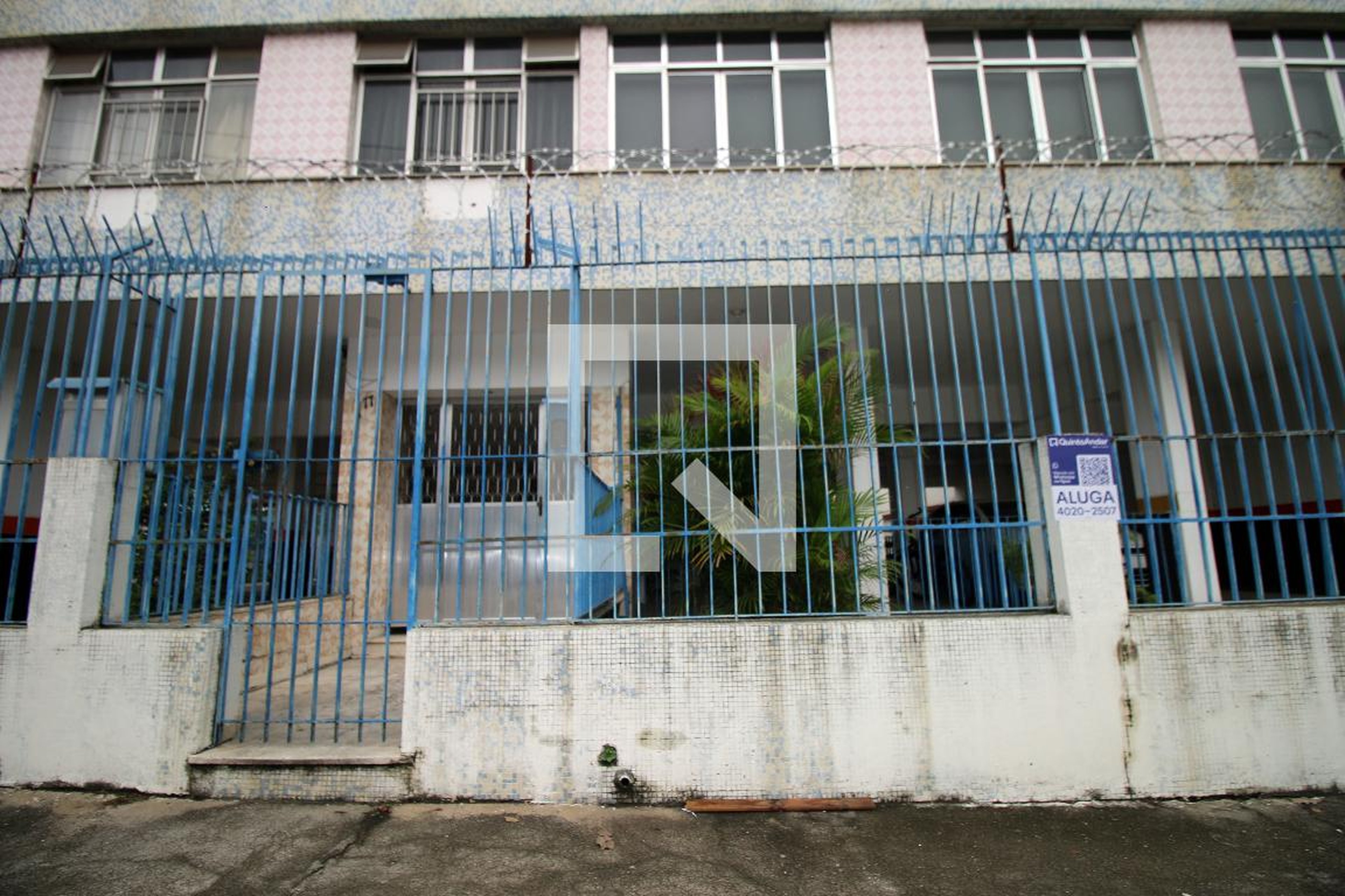 Fachada Condomínio em Rua Tomás Lopes, 77