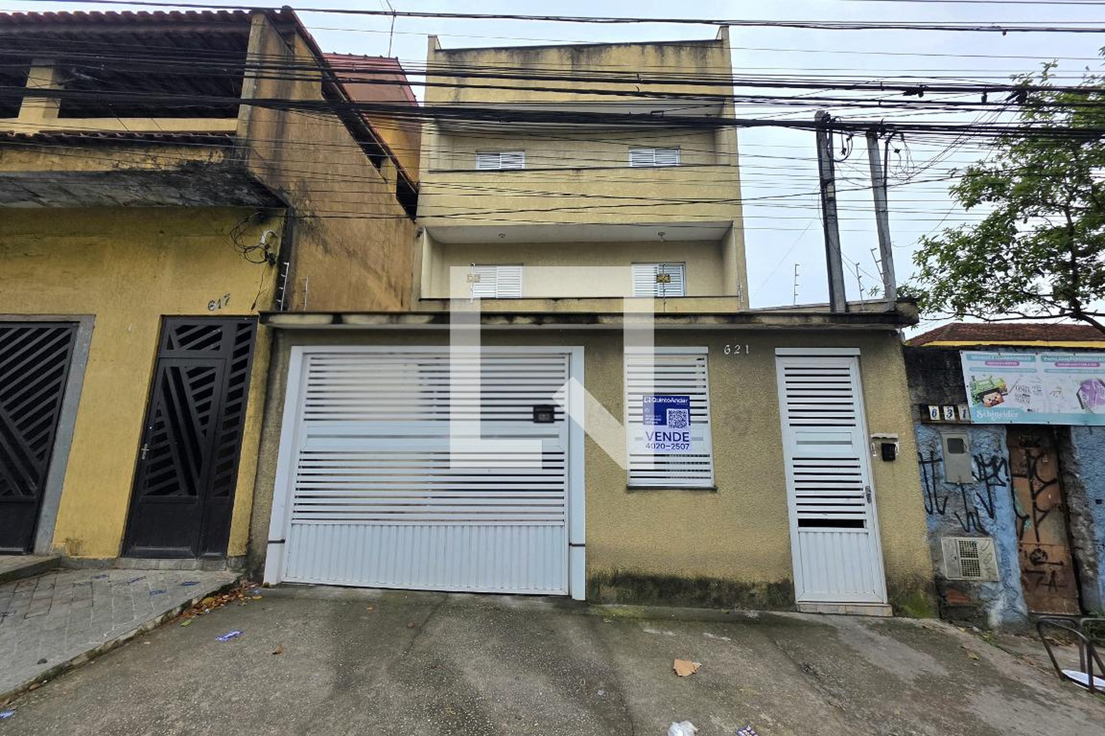 Fachada Condomínio em Estrada Cata Preta, 621