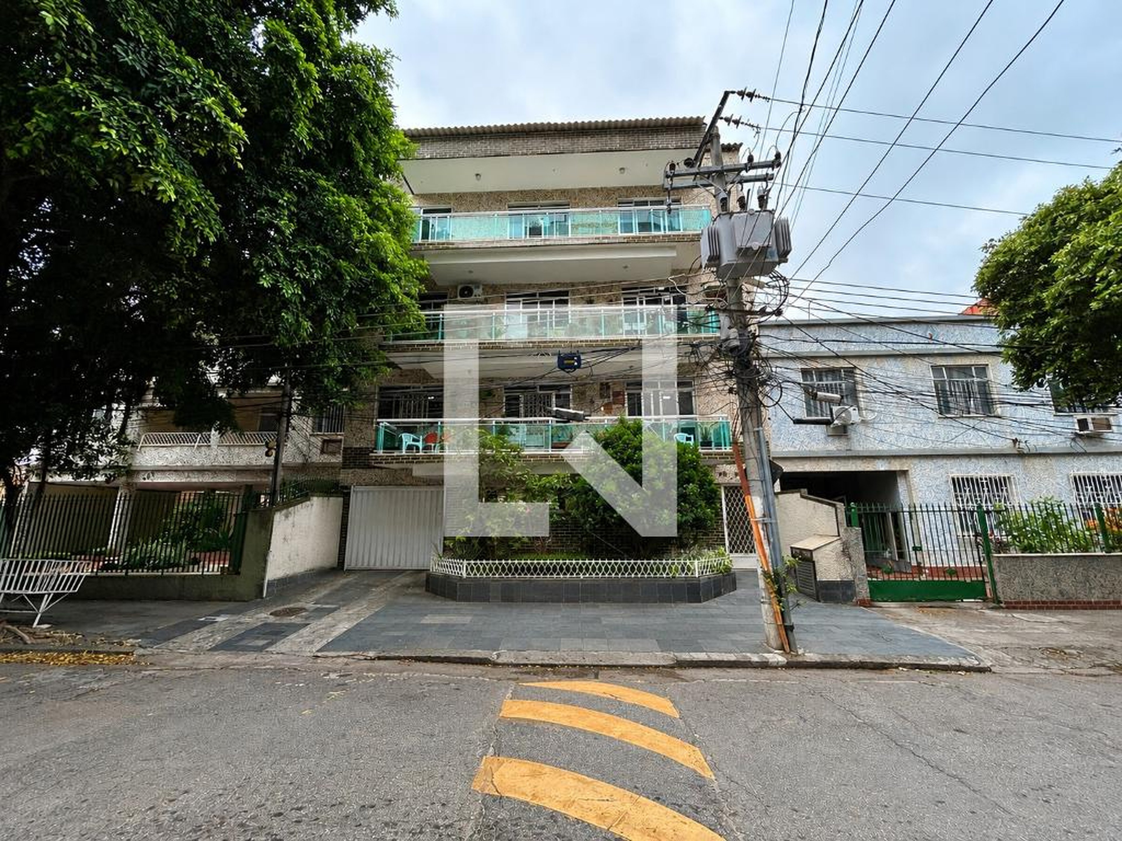Fachada do Prédio Condomínio em Rua das Verbenas, 533