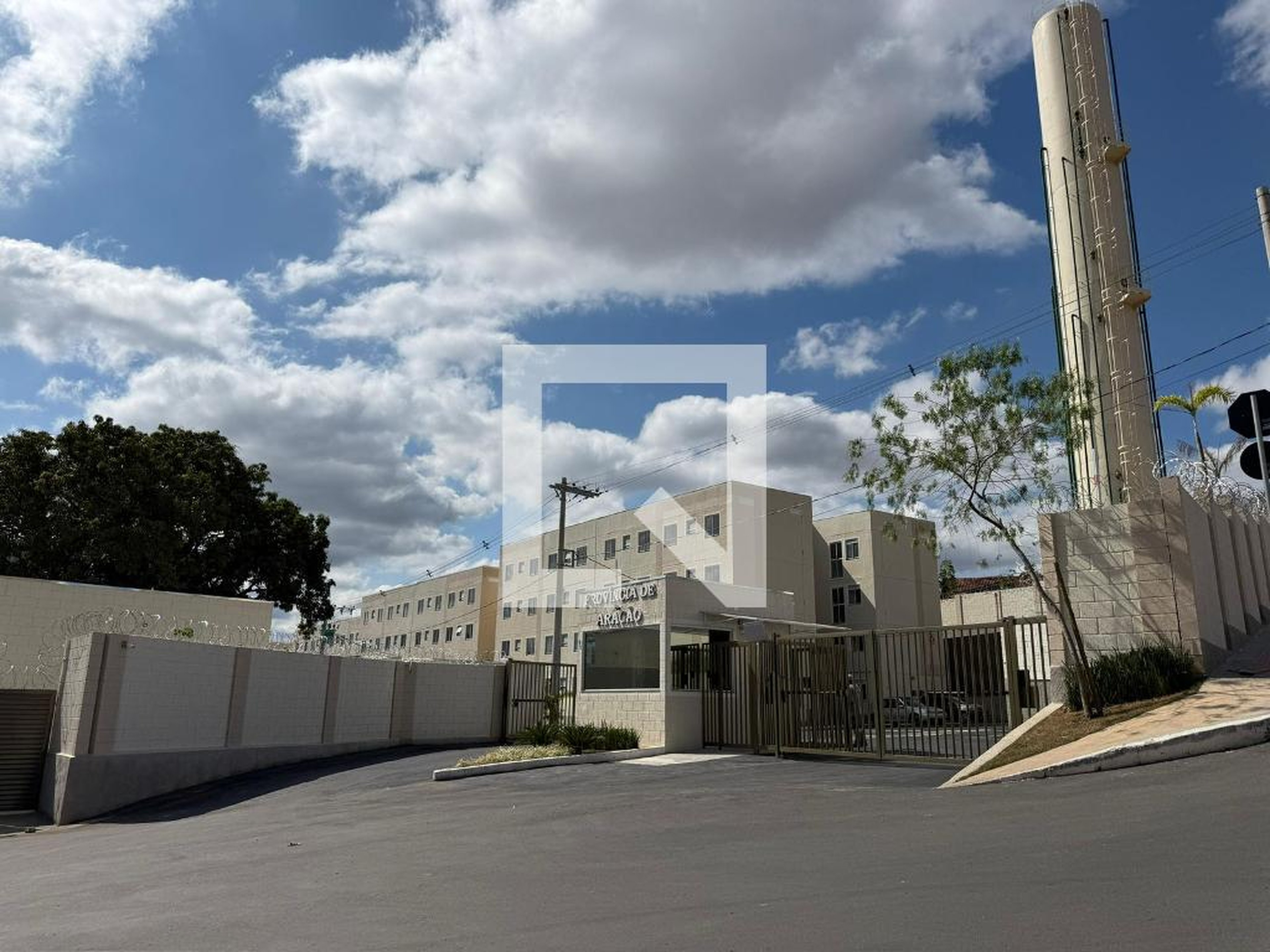 Fachada Condomínio em Rua Adir Alves de Lima, 90