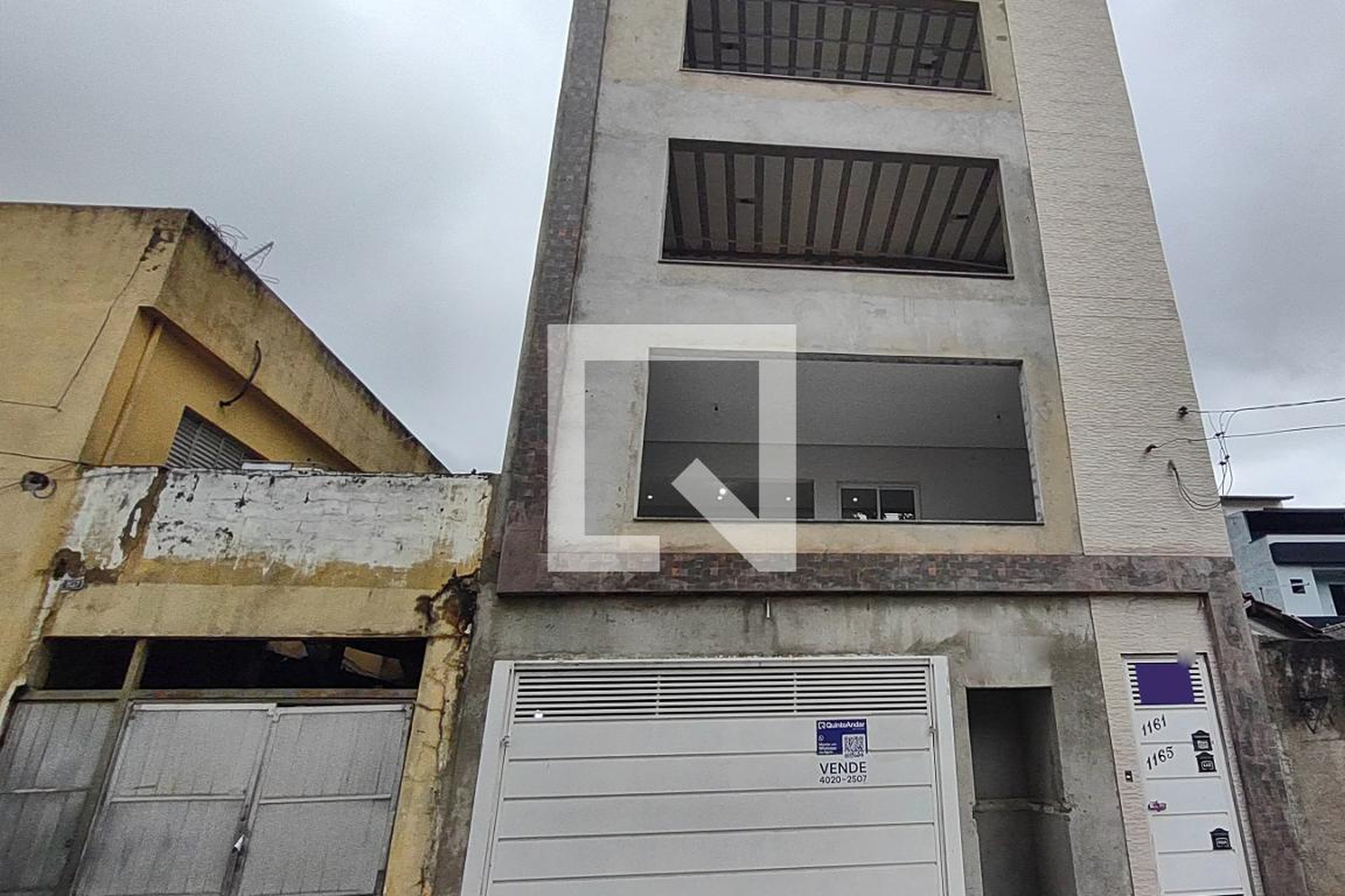 Fachada Condomínio em Rua Silvia, 1161