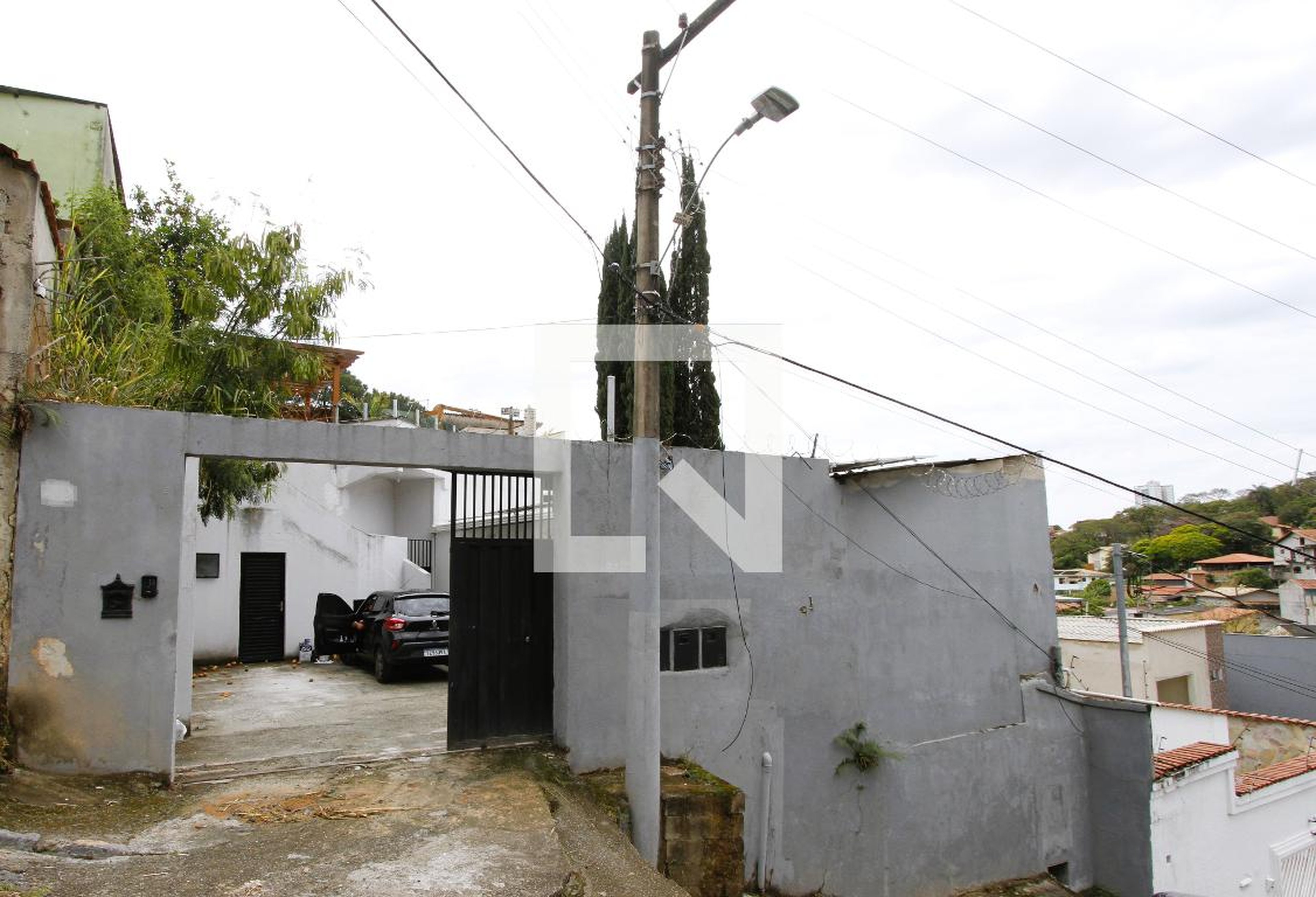 Fachada Condomínio em Rua Dona Amélia Moreira Balsa, 42