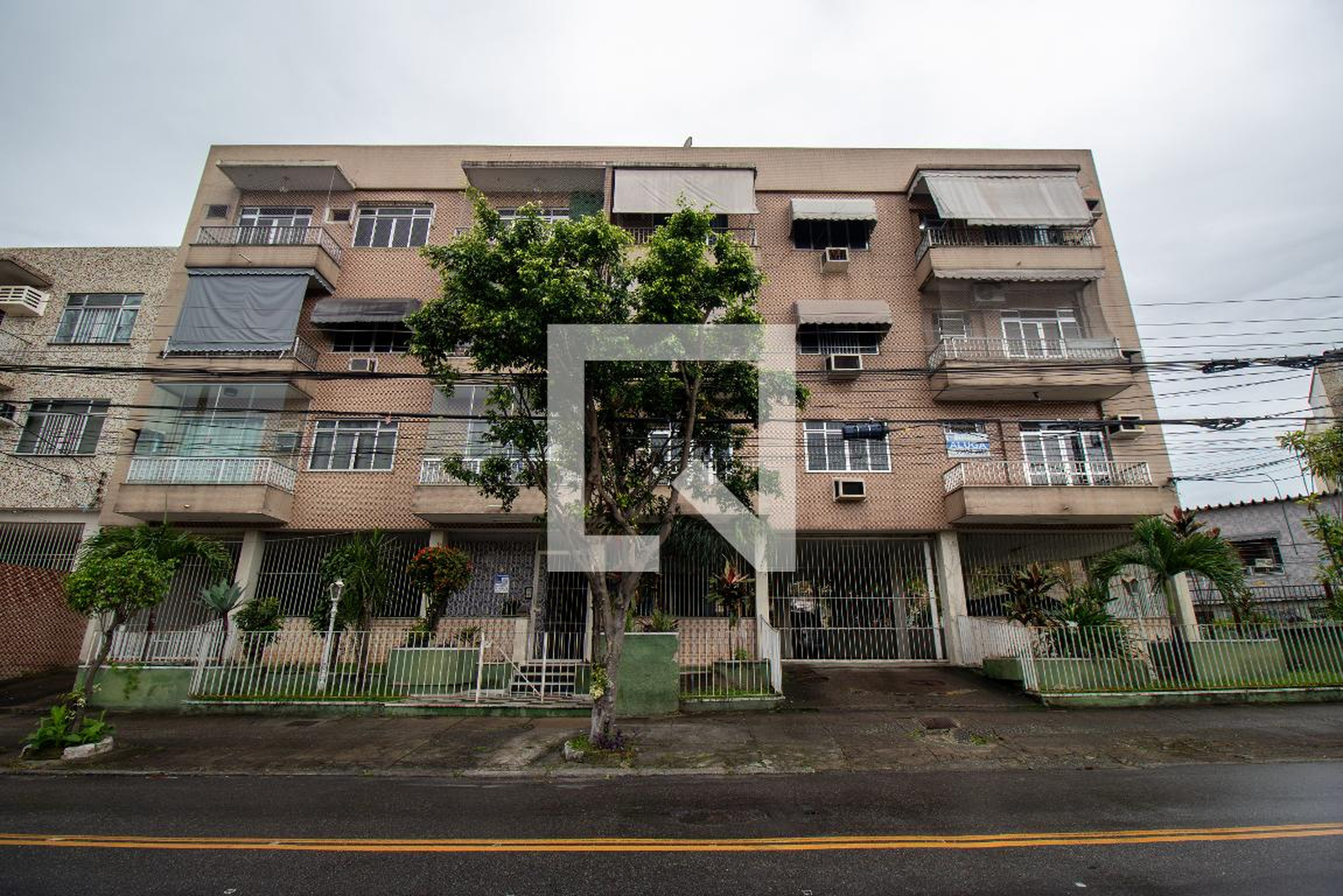 Fachada Condomínio em Rua Manuel de Araújo, 20