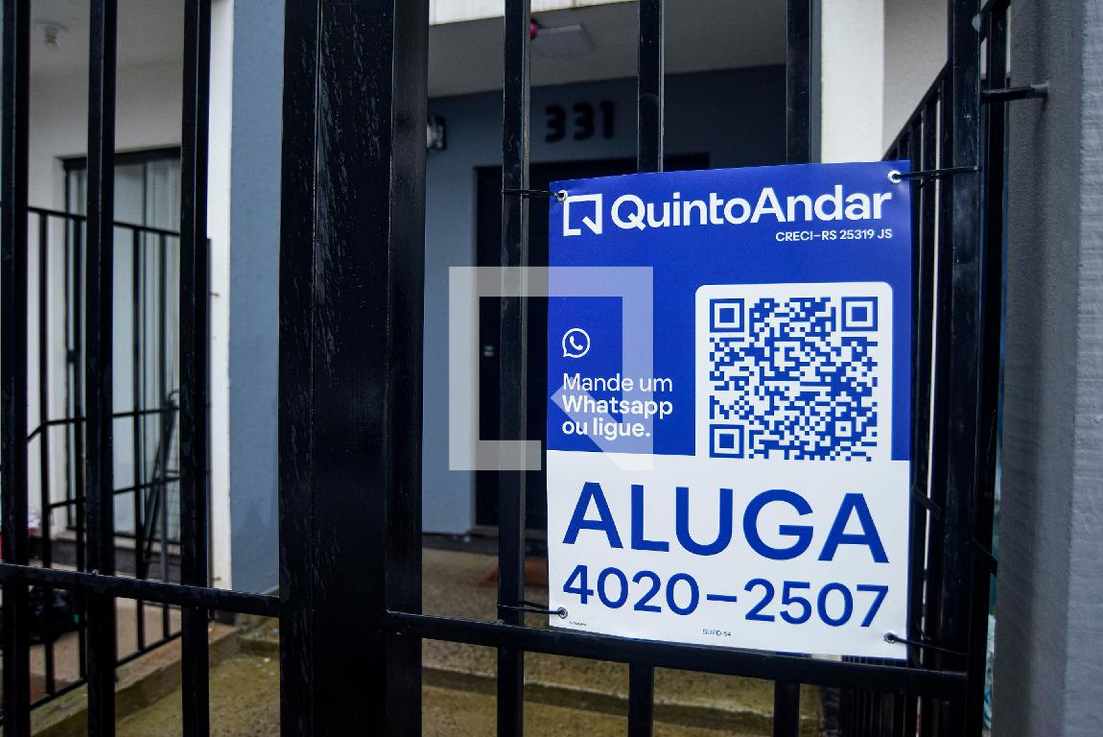 Fachada Condomínio em Rua Cento e Vinte e Três, 331