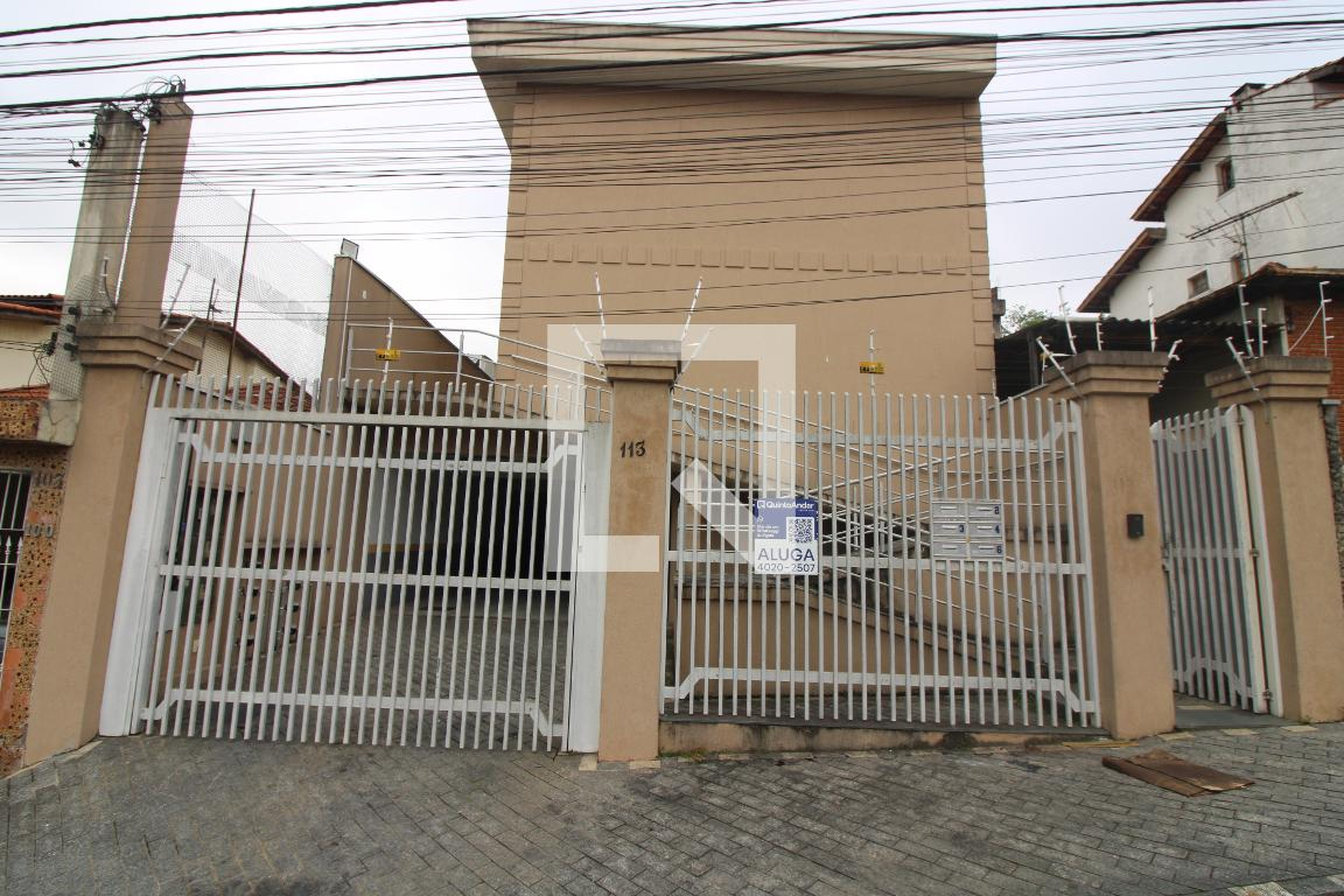 fachada Condomínio em Rua Irma, 113