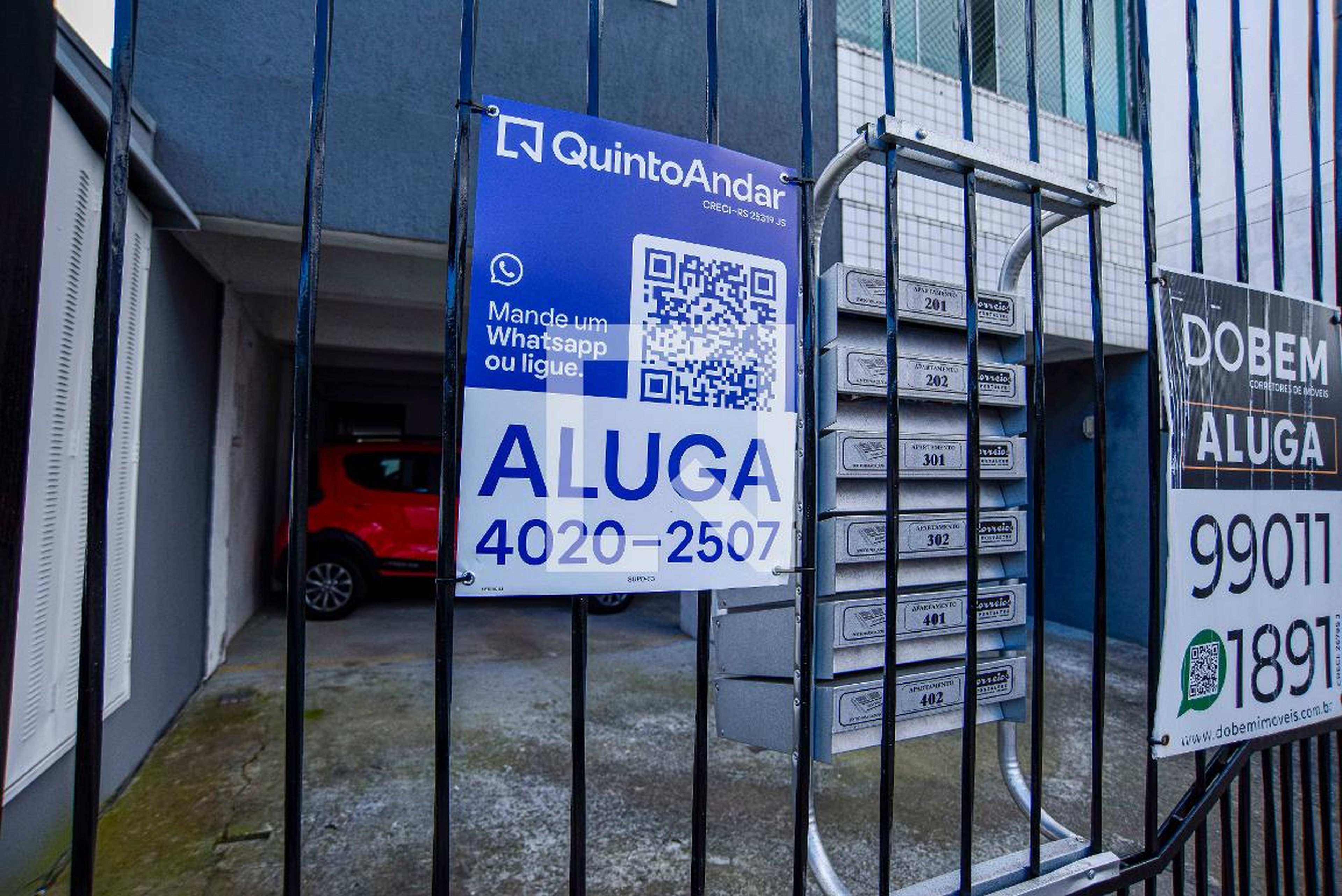 Fachada do Prédio Condomínio em Rua Pedro Cláudio Monassa, 1298
