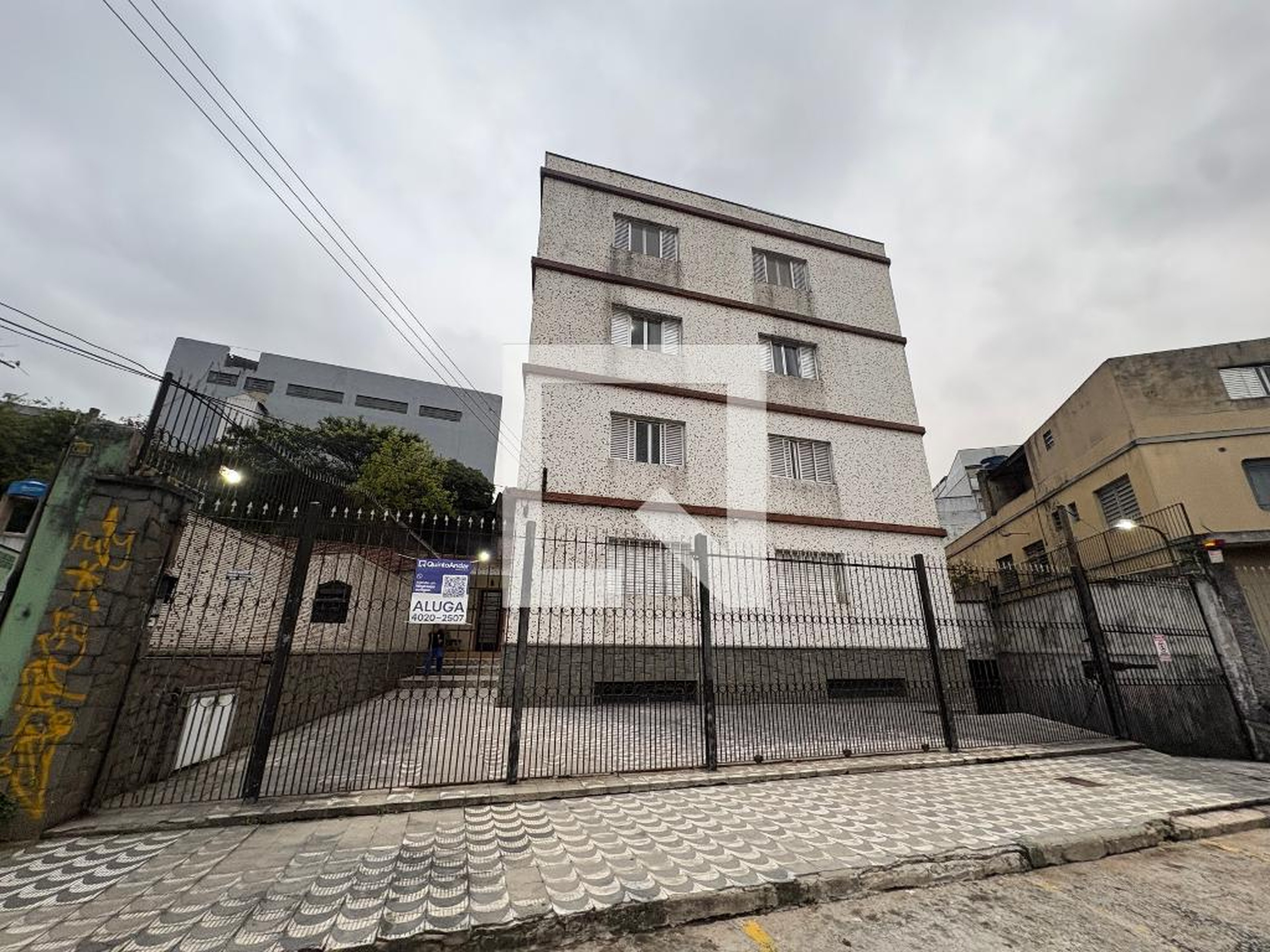Fachada Condomínio em Rua Itiúba, 177