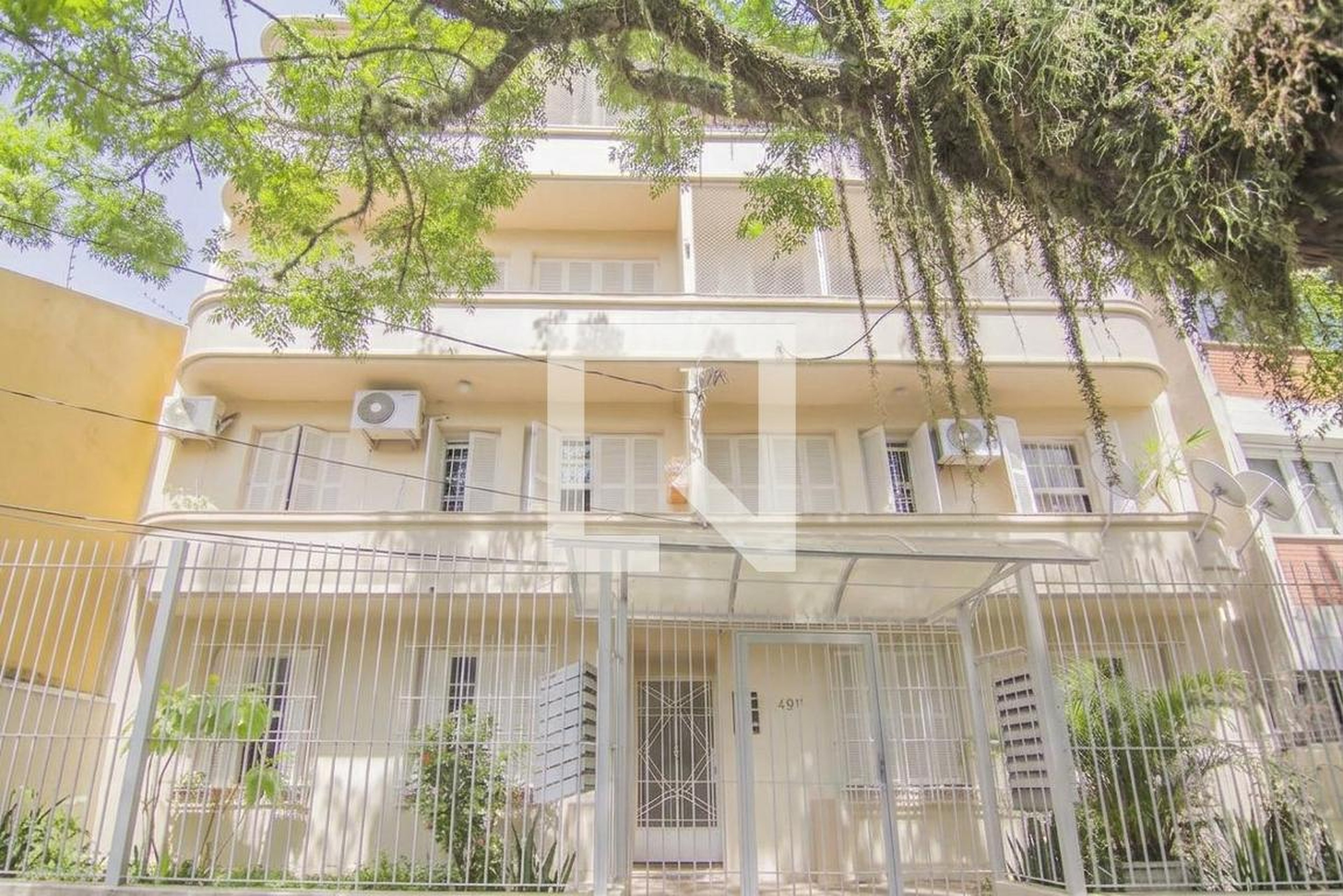 Fachada Condomínio em Rua Comendador Azevedo, 497