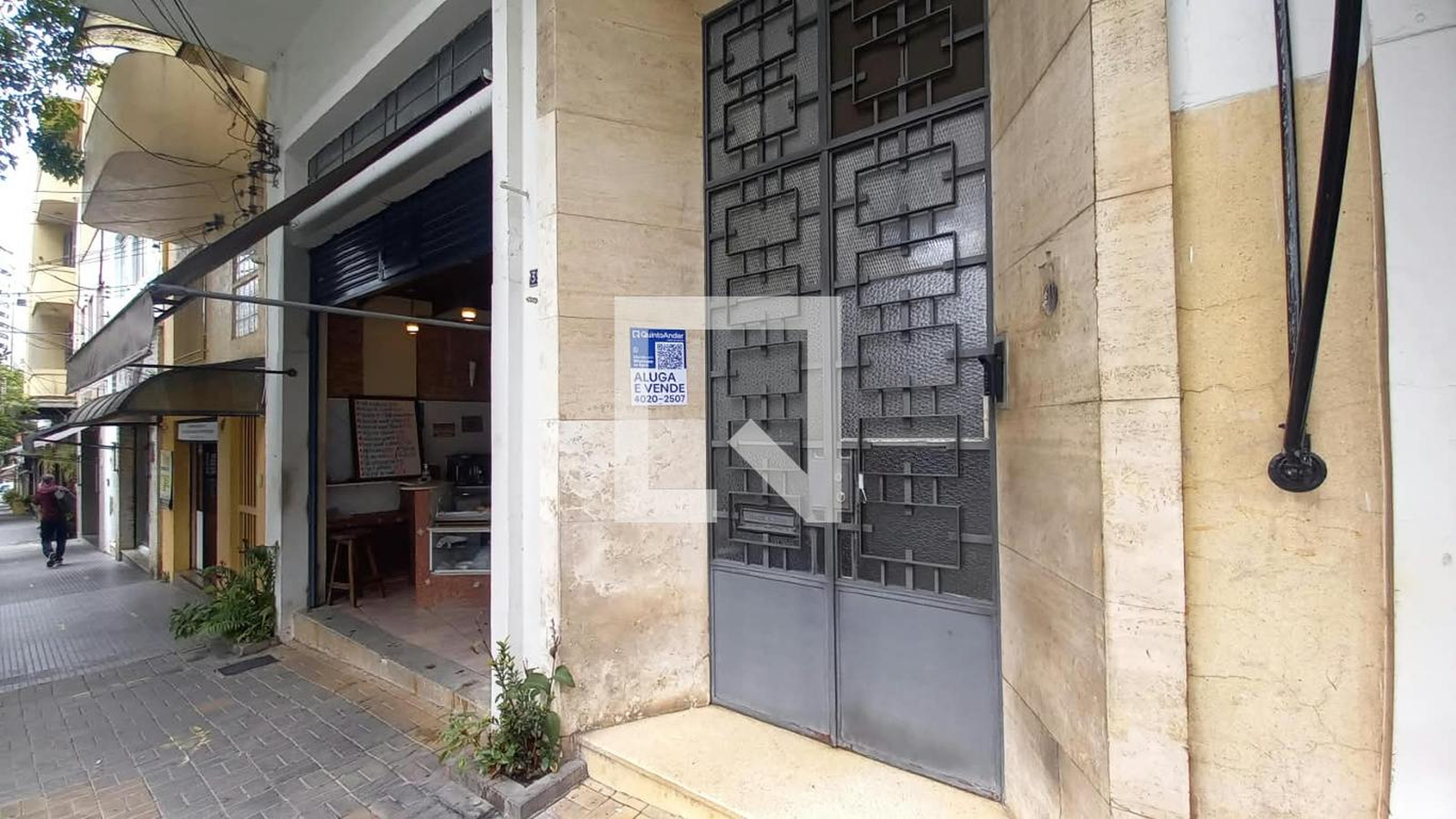 Fachada Condomínio em Rua Turiassu, 397