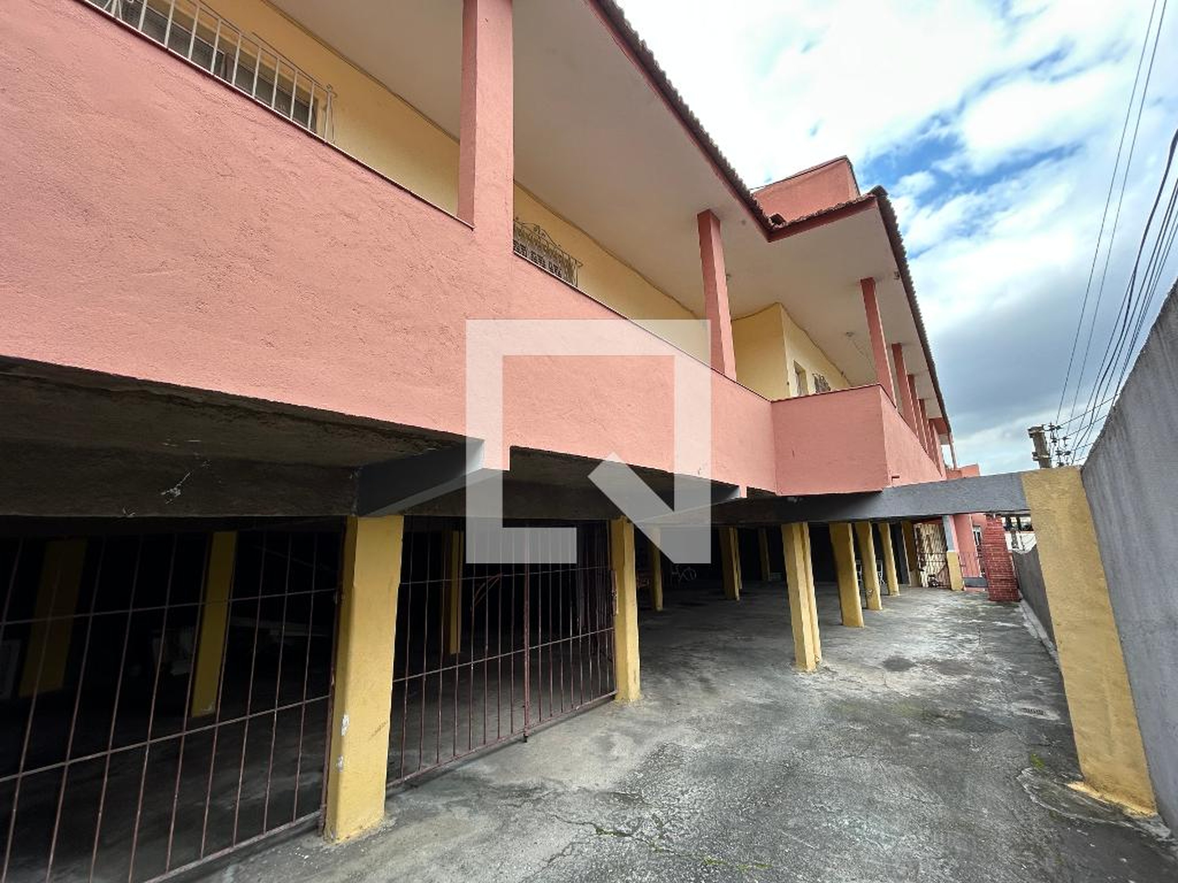 Fachada Condomínio em Rua Cristóvão Penha, 45
