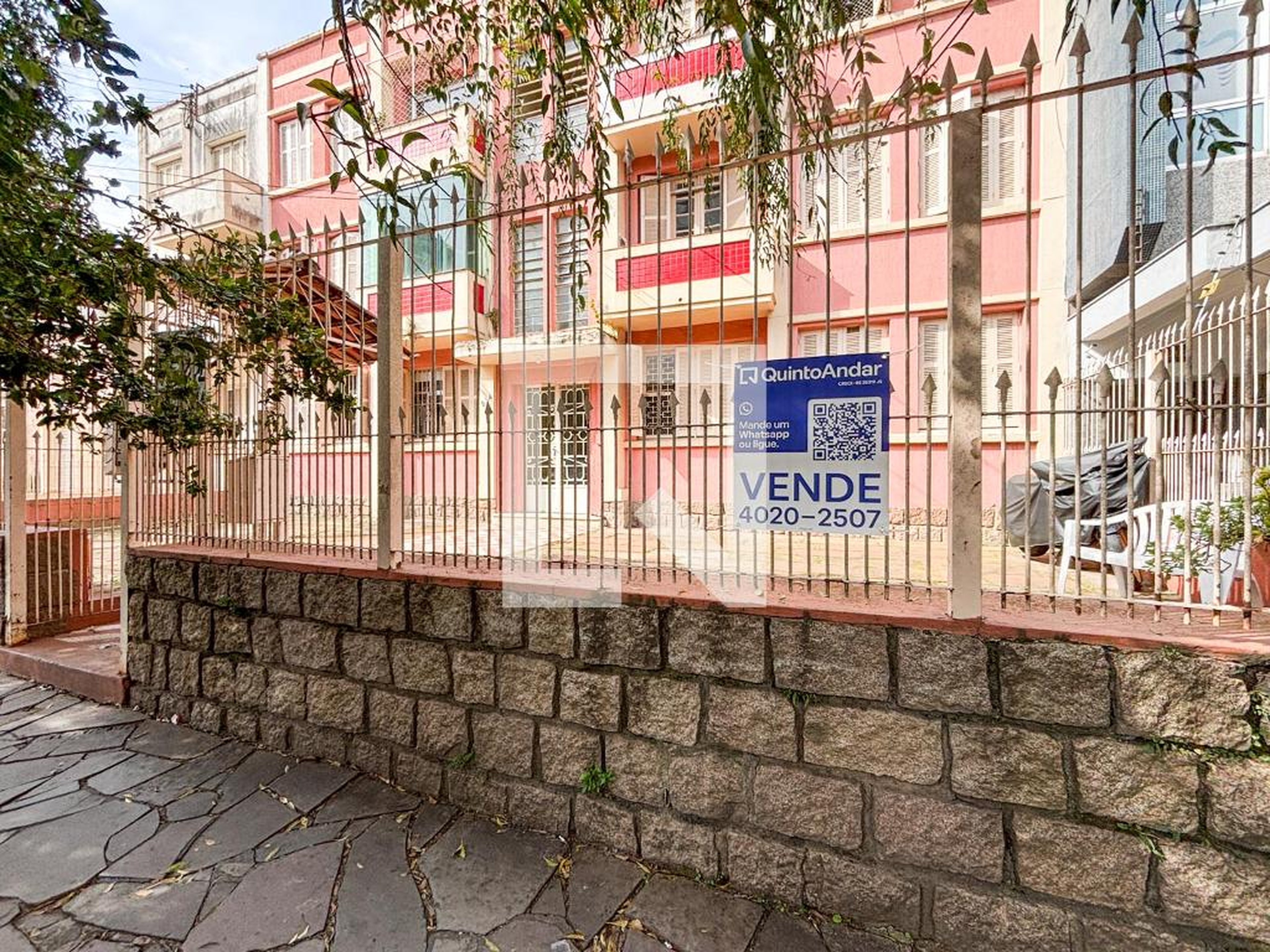 Fachada Condomínio em Rua Santana, 284